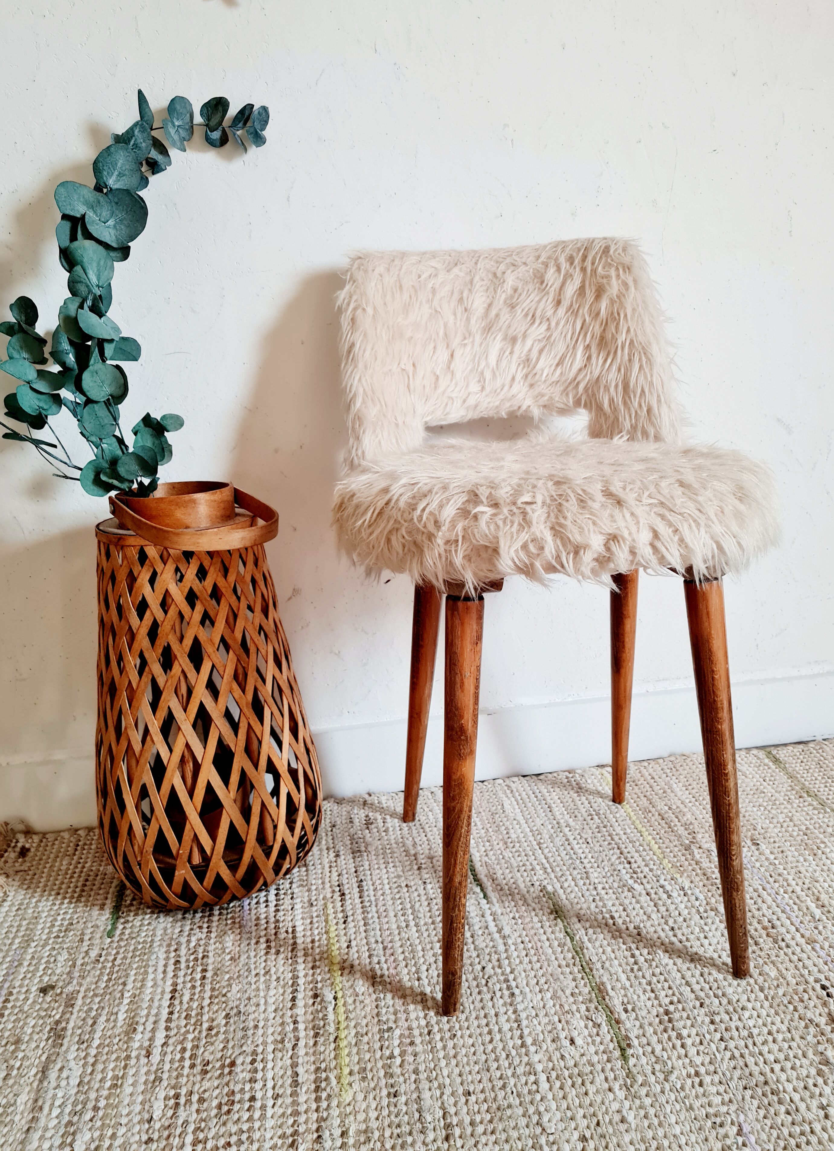 Wooden cream mouldy chair peddling spindle