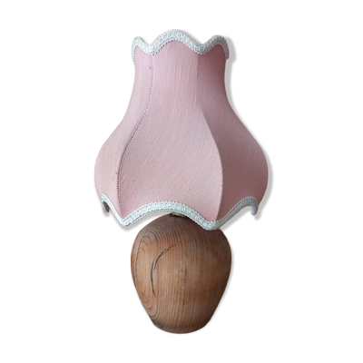 Lampe de chevet vintage pied en bois tourné et abat-jour festonné rose