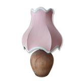 Lampe de chevet vintage pied en bois tourné et abat-jour festonné rose
