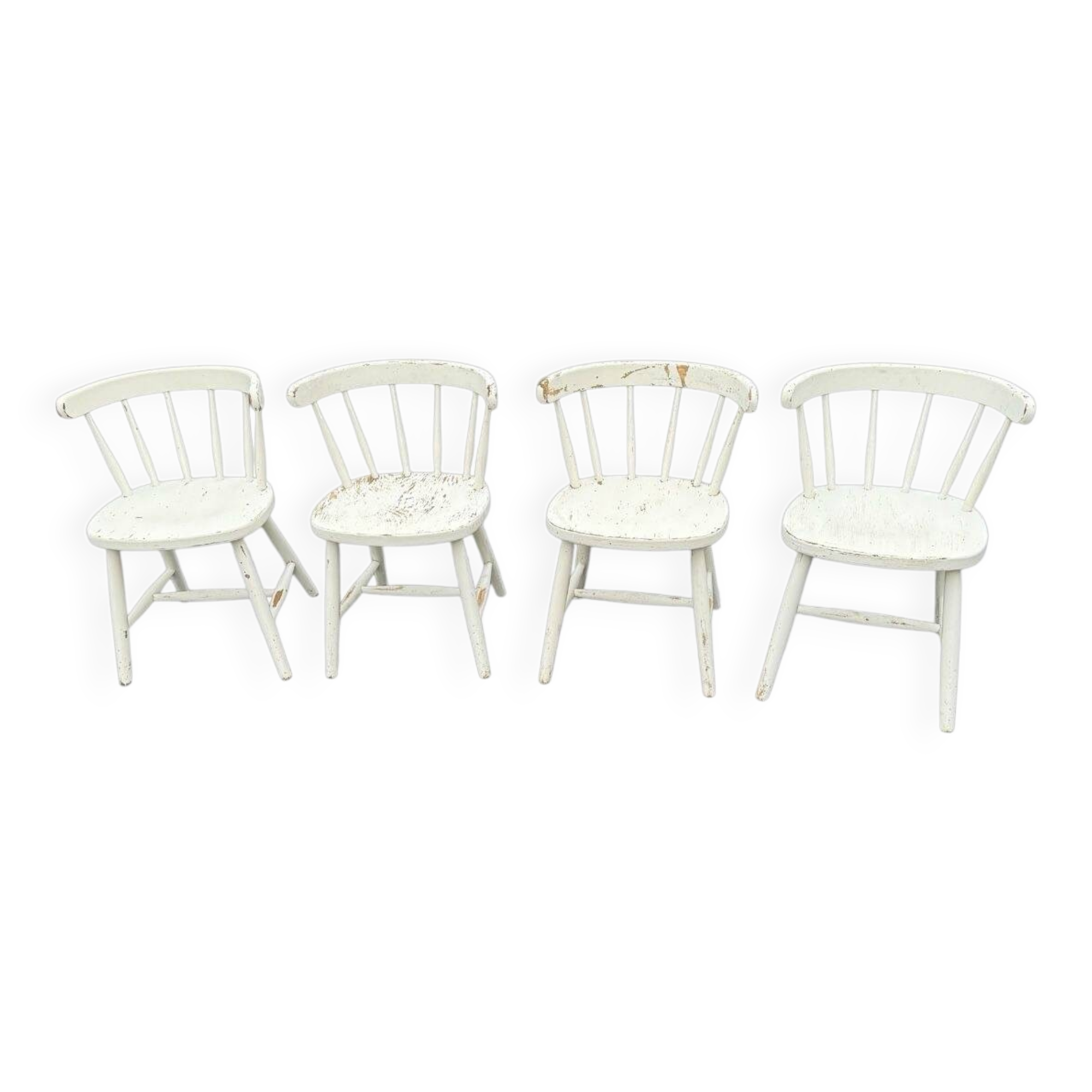Set of 4 vintage Scandinavian chairs in solid wood.