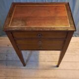 Antique chest of drawers in veneer