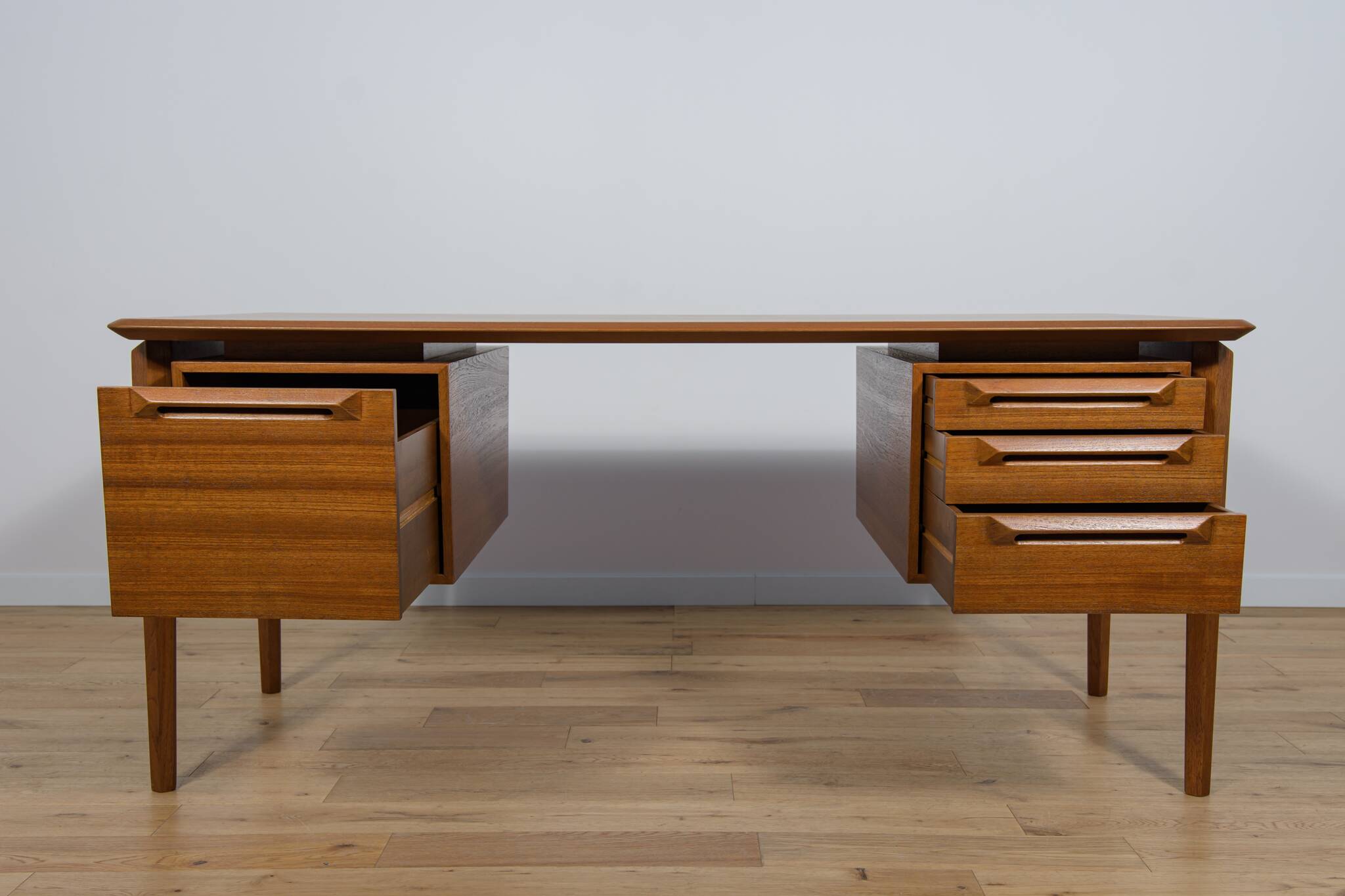 Mid-Century Teak Desk by I.B Kofod-Larsen for Seffle Möbelfabrik, Sweden, 1950s