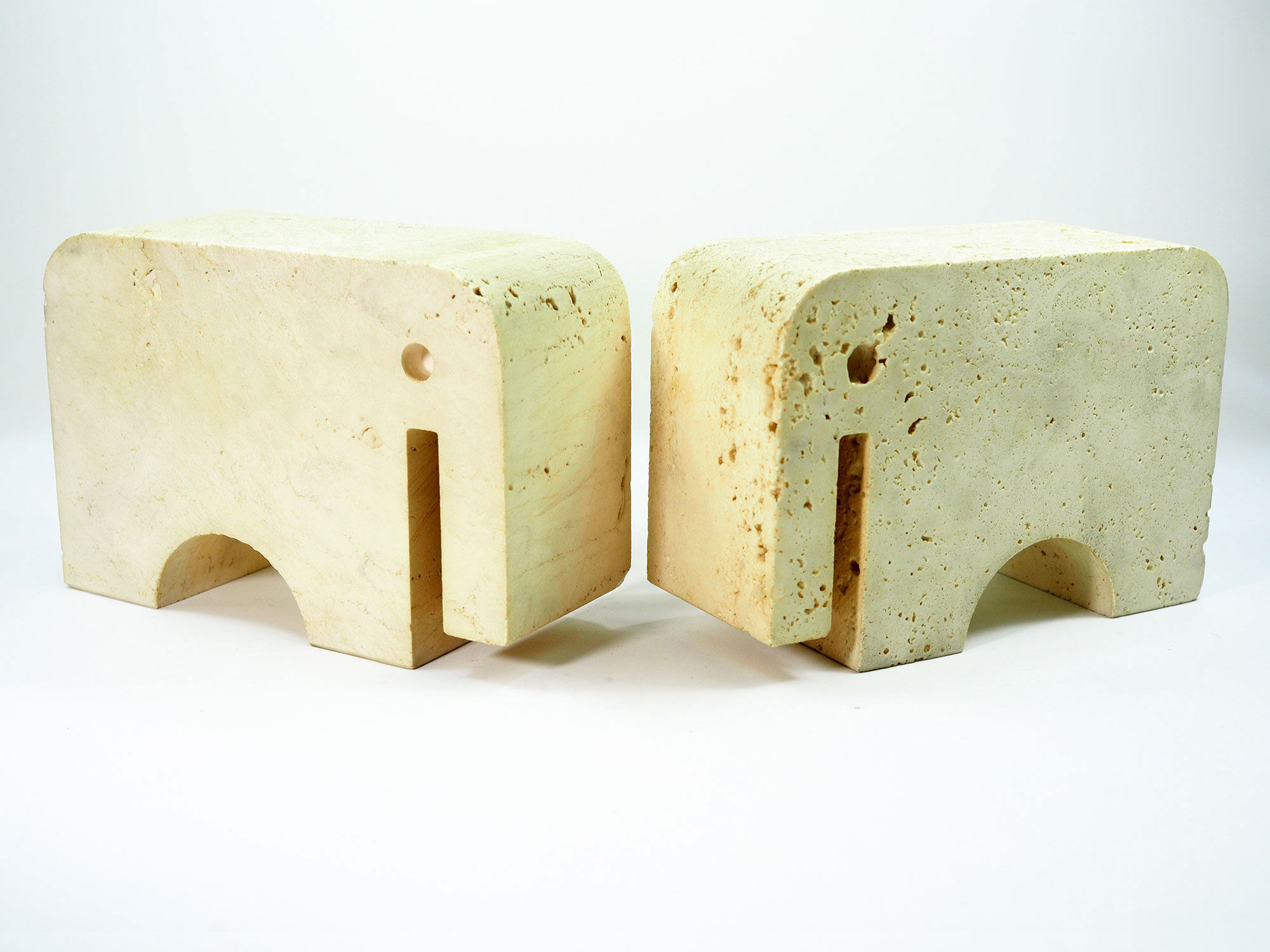 Pair elephant bookends travertine Fratelli Mannelli, 1970s