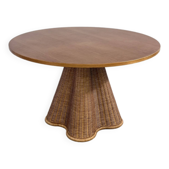 Italian design round table in wood and rattan