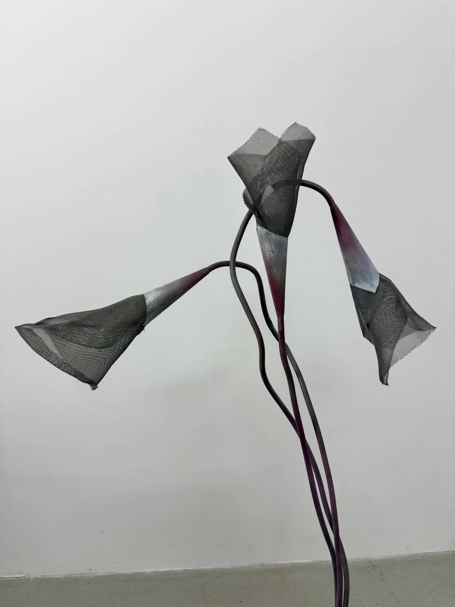 Lampadaire artisanal en métal patiné, années 1980