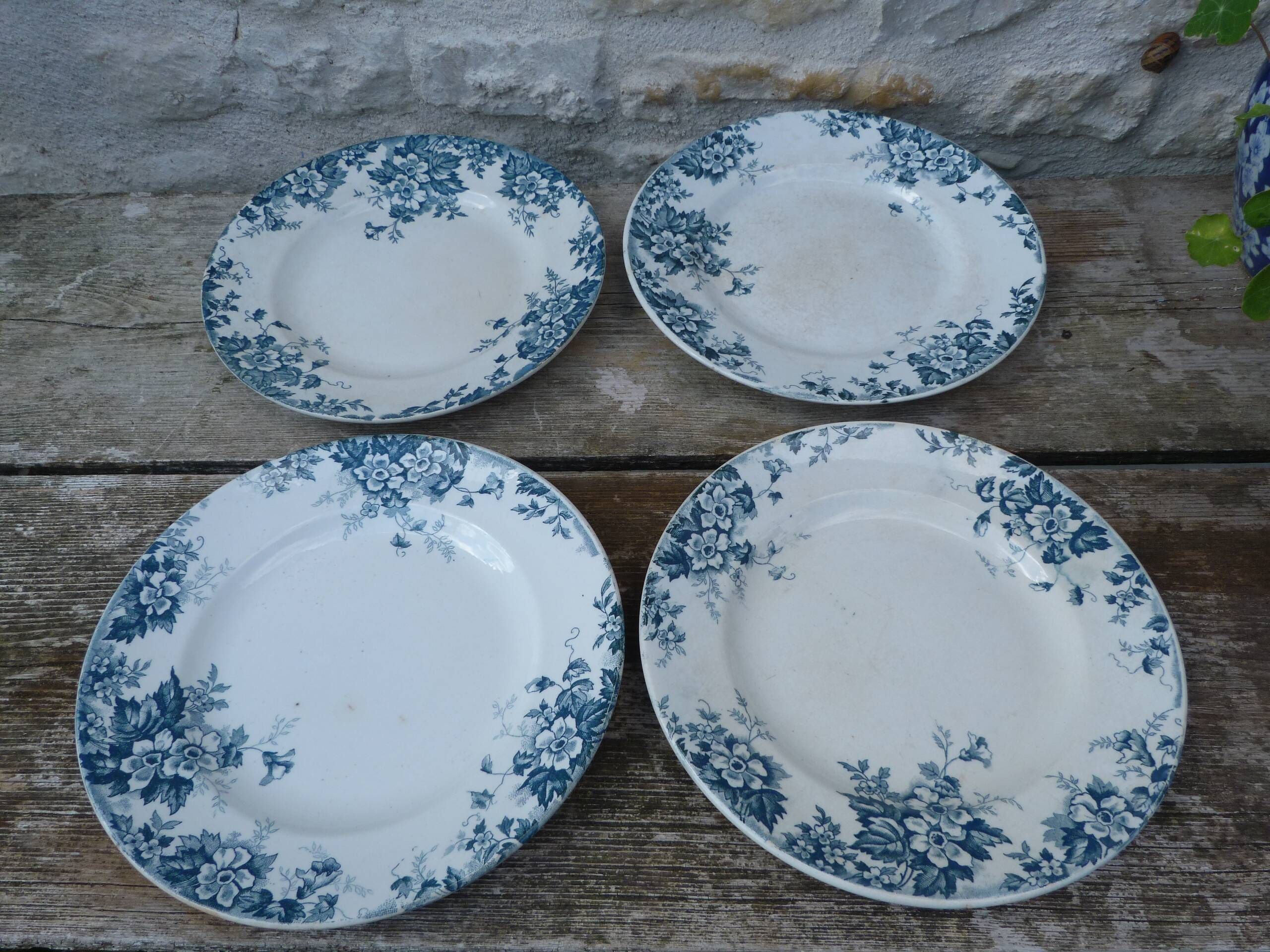Set of 4 Saint Amand Hamage Marie Louise service plates with b motifs