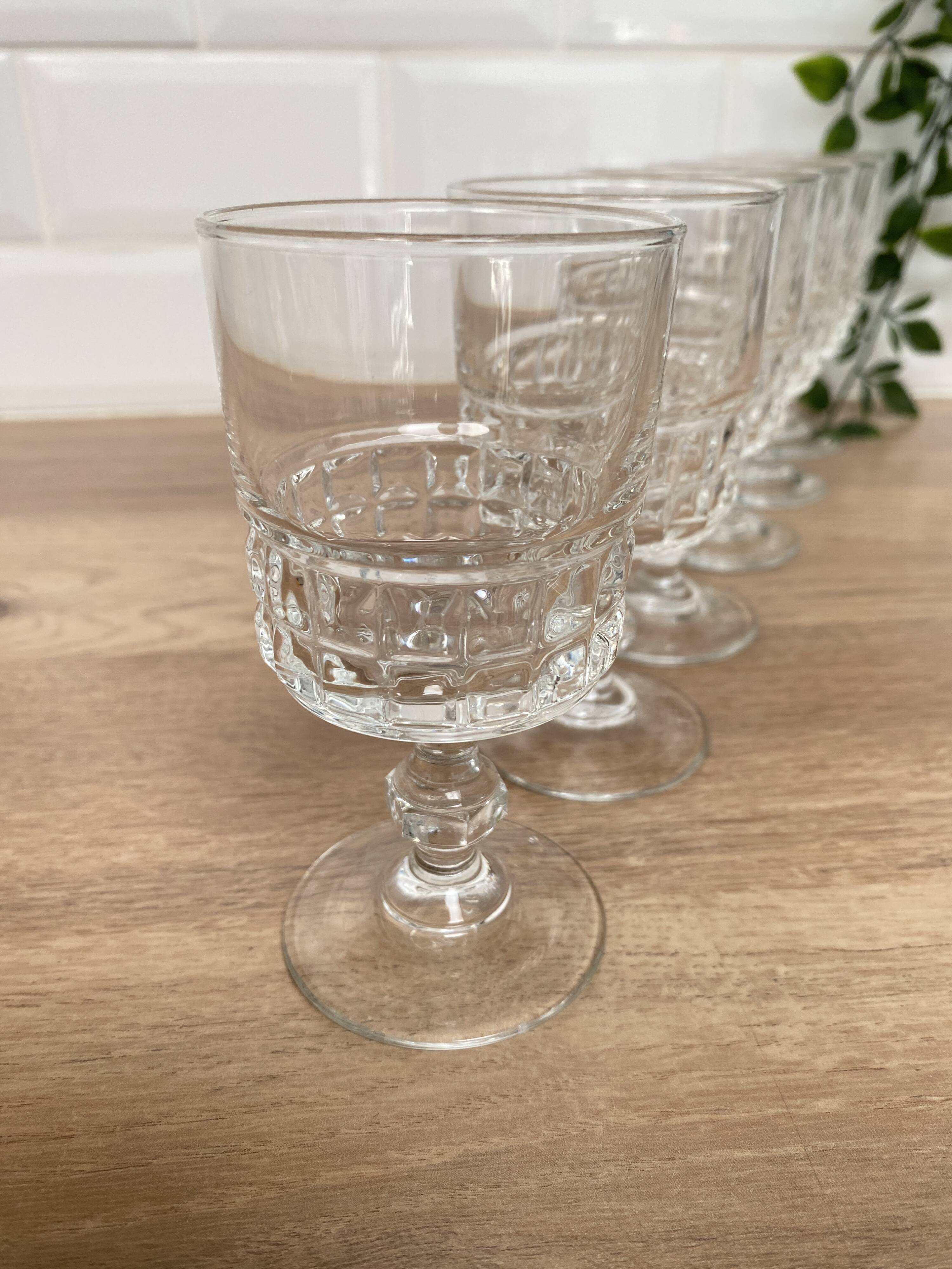 Set of 6 Luminarc Quadrille white wine glasses