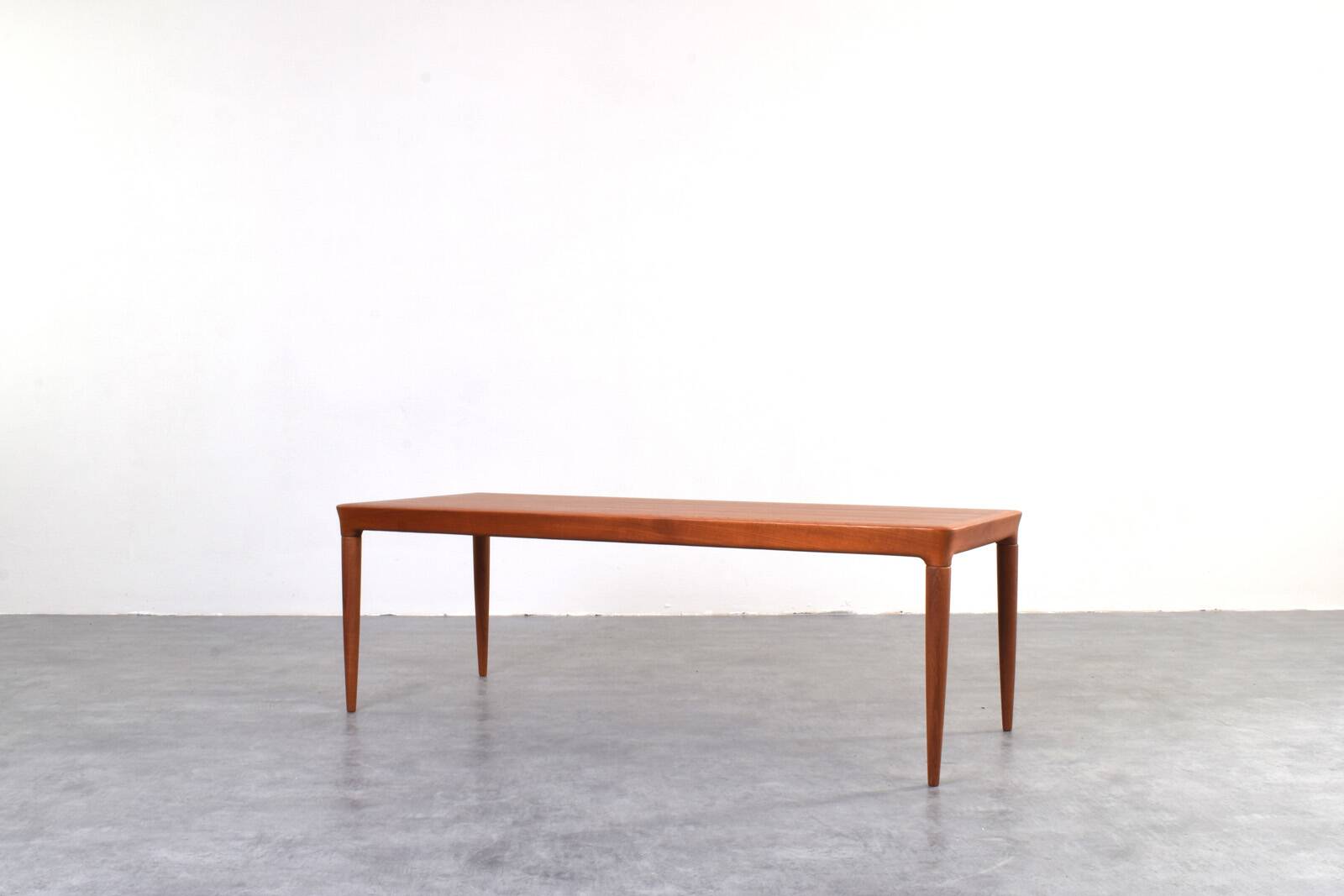Table basse en teck danois du milieu du siècle par Johannes Andersen pour CFC Silkeborg