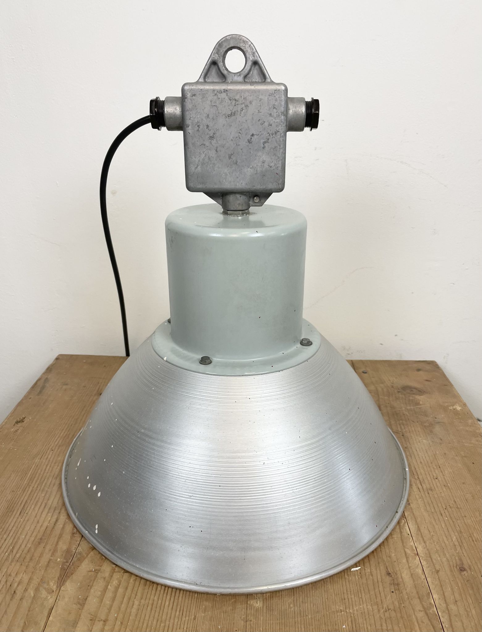 Suspension industrielle en aluminium d’Elektrosvit, années 1960