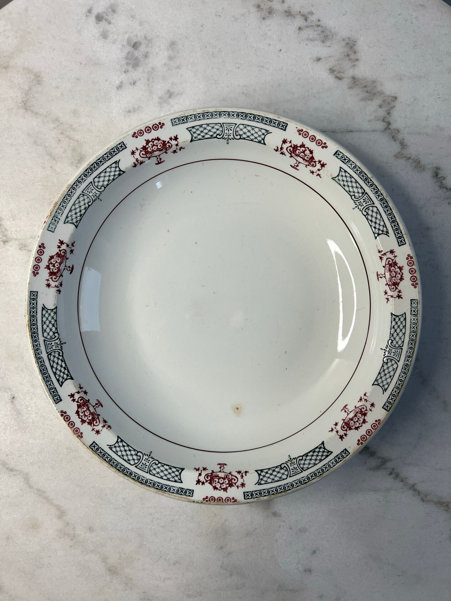 Plat de présentation en faïence Saint-Amand 26,5cm