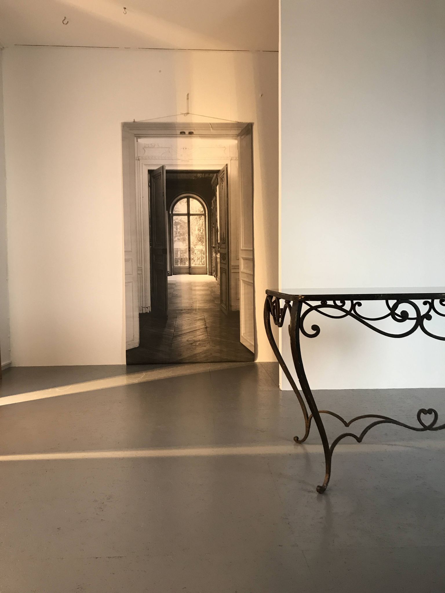 Table à manger Art Déco en fer forgé avec verre noir, années 1930