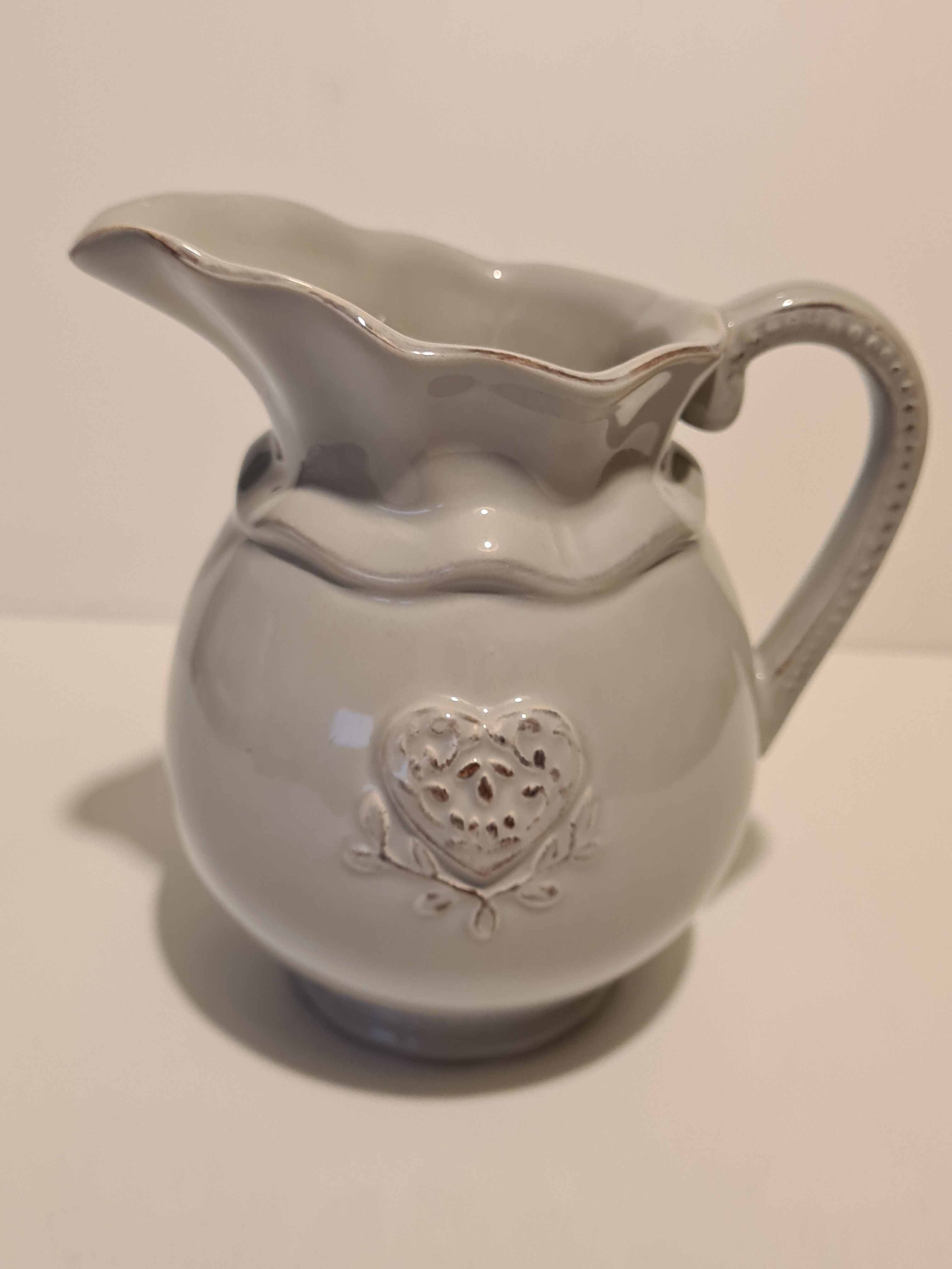 Amadeus milk pot décor hearts gray