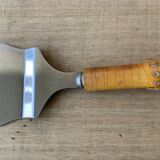 Bamboo handle pie shovel
