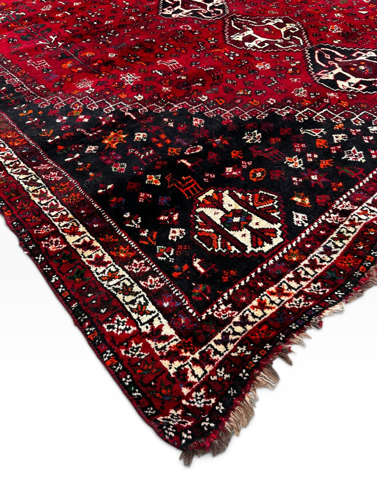 Handmade Persian Shiraz carpet 305cm x 235cm