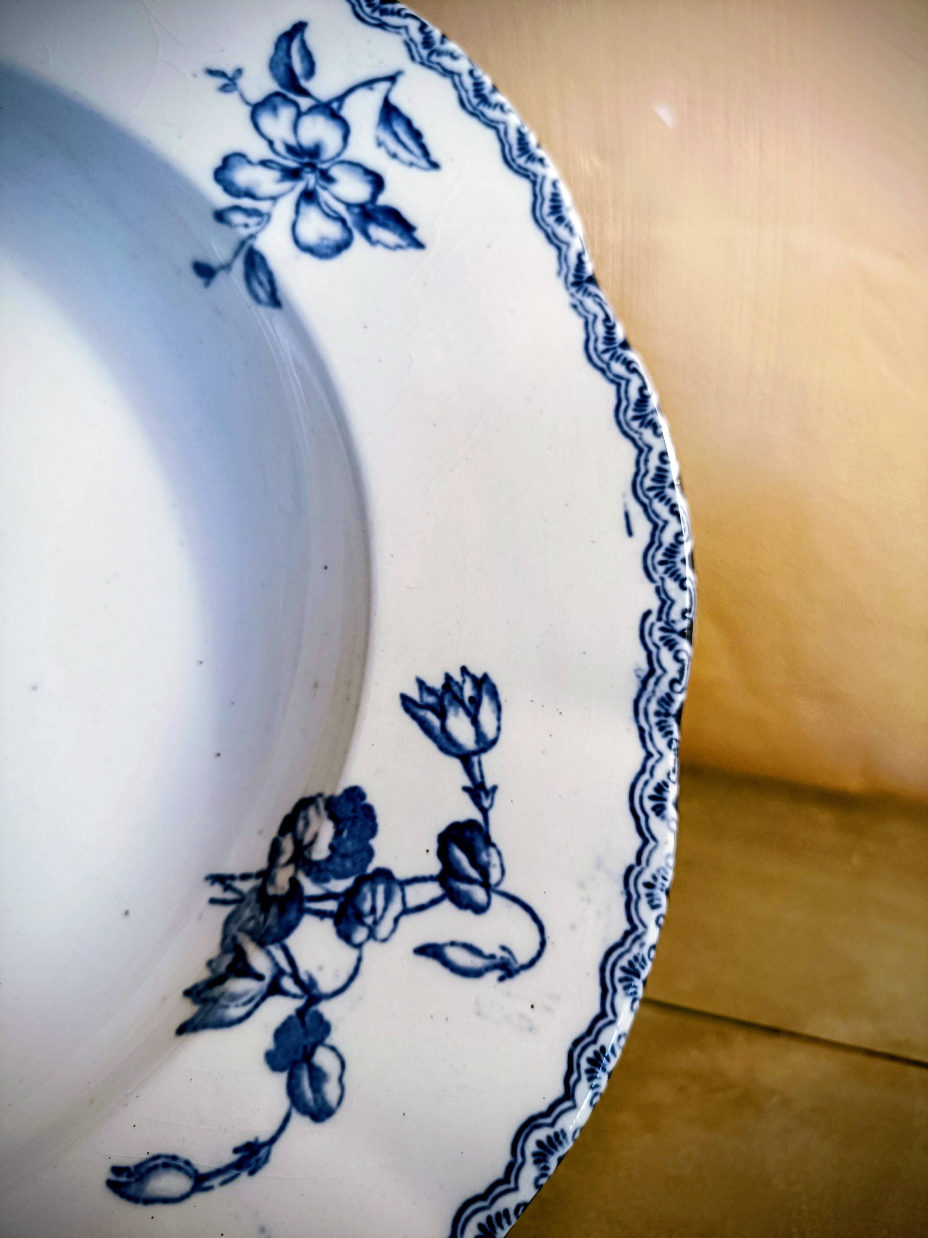 Shallow dish in ironstone