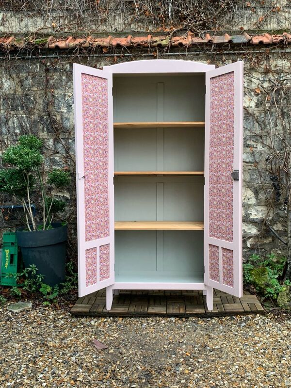 Armoire parisienne Art Déco rose 1930
