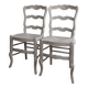Duo de chaises style campagne réenchantées en gris perle.