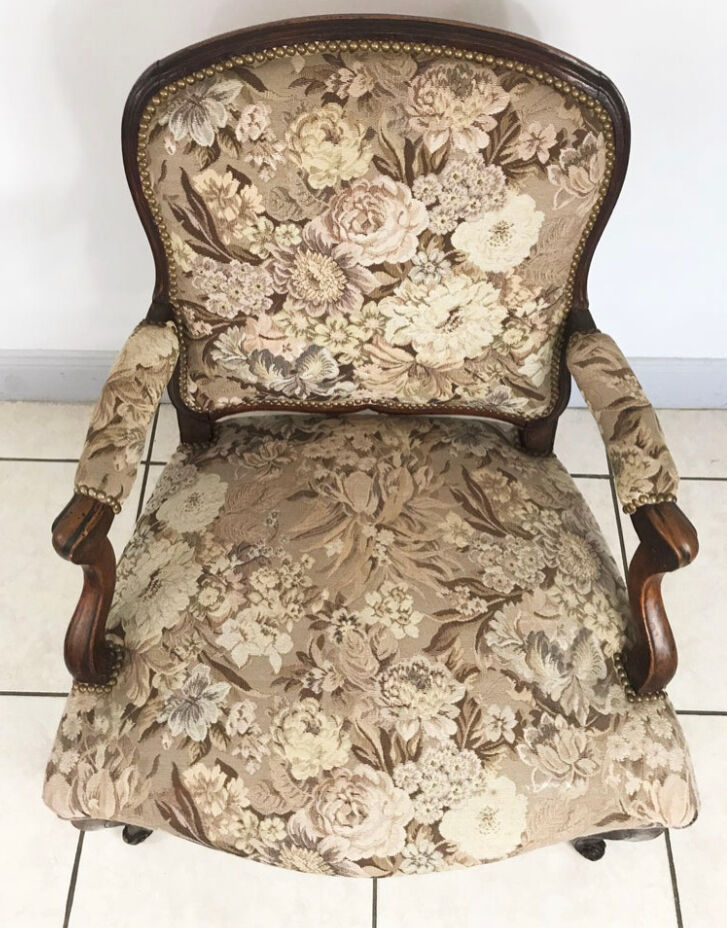 Louis XV vintage cabriolet armchair "à la Reine", 18th century