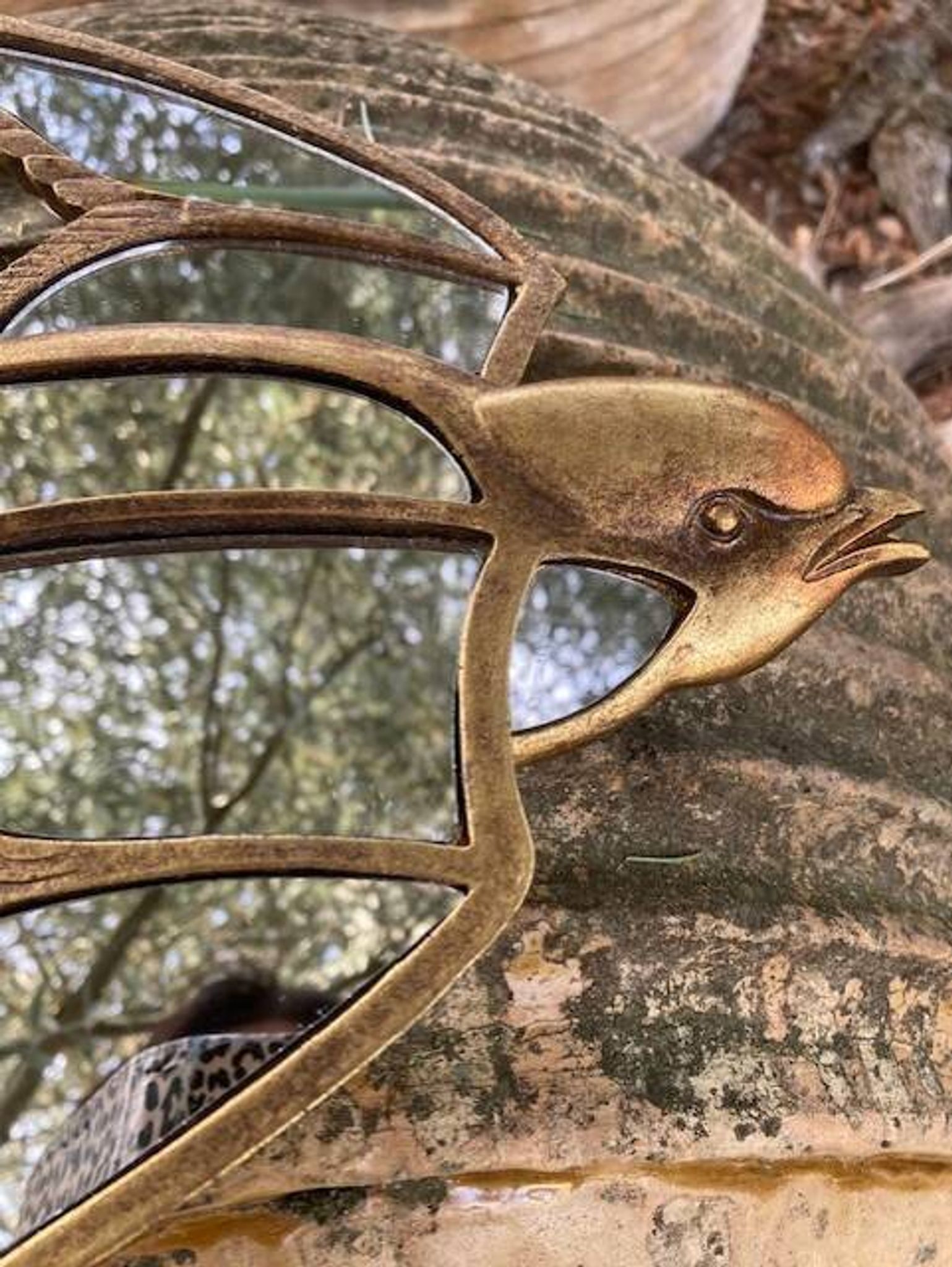 Miroir en forme d'hirondelle