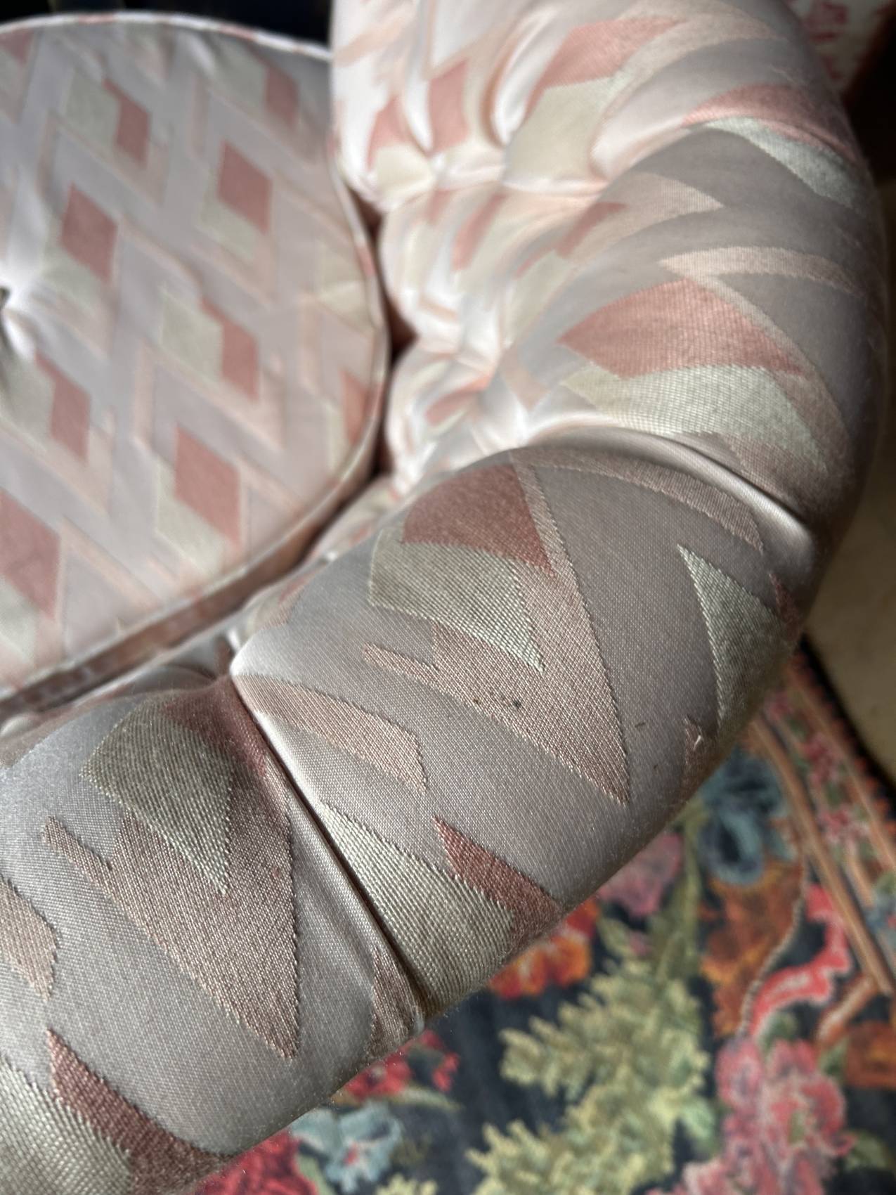 Small vintage 2-seater sofa from the 70s in Hollywood Regency style, satin pink.