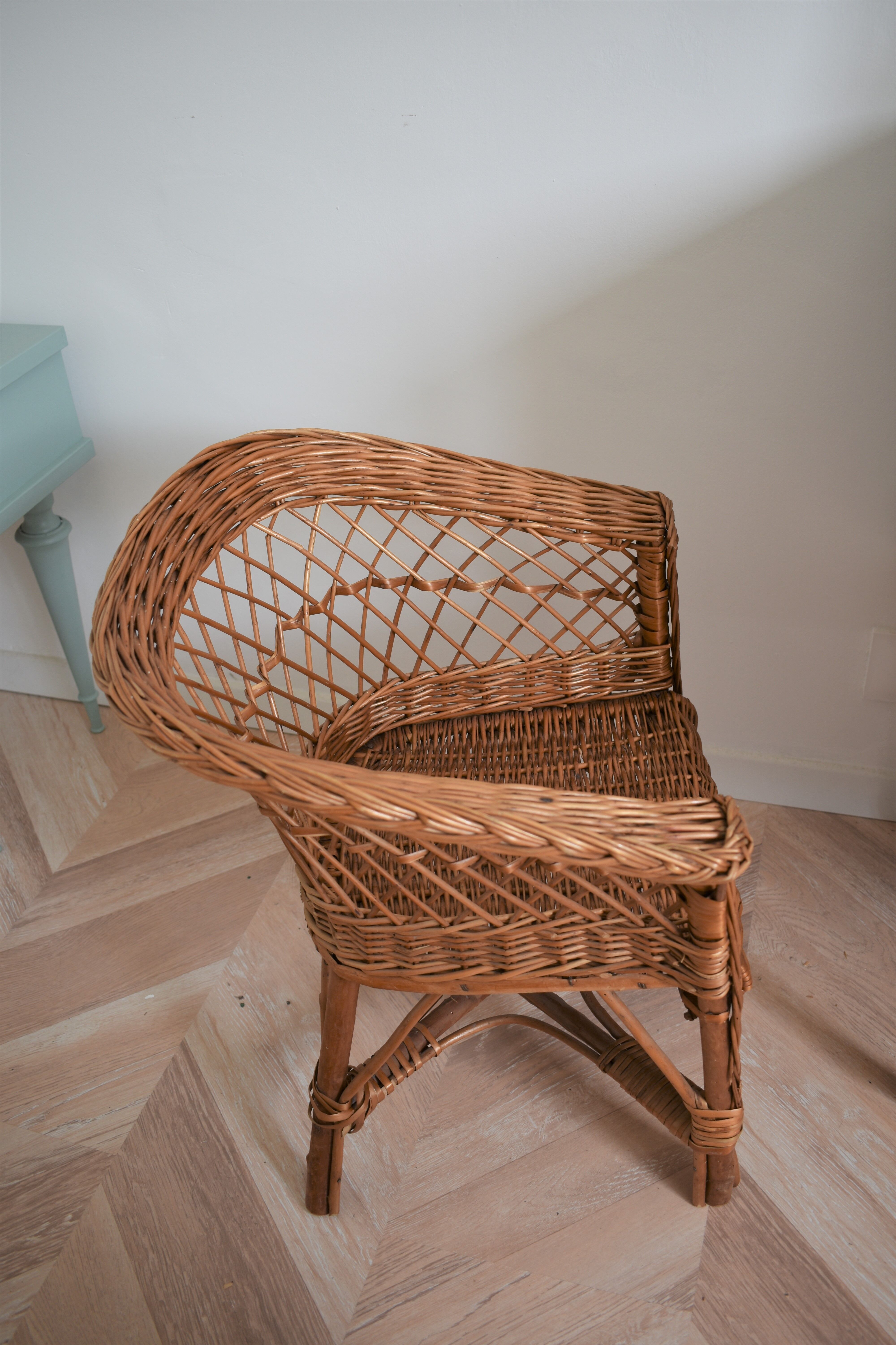 Fauteuil en osier pour enfant