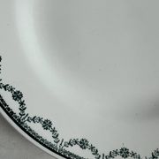 12 assiettes plates en faïence de Saint Amand