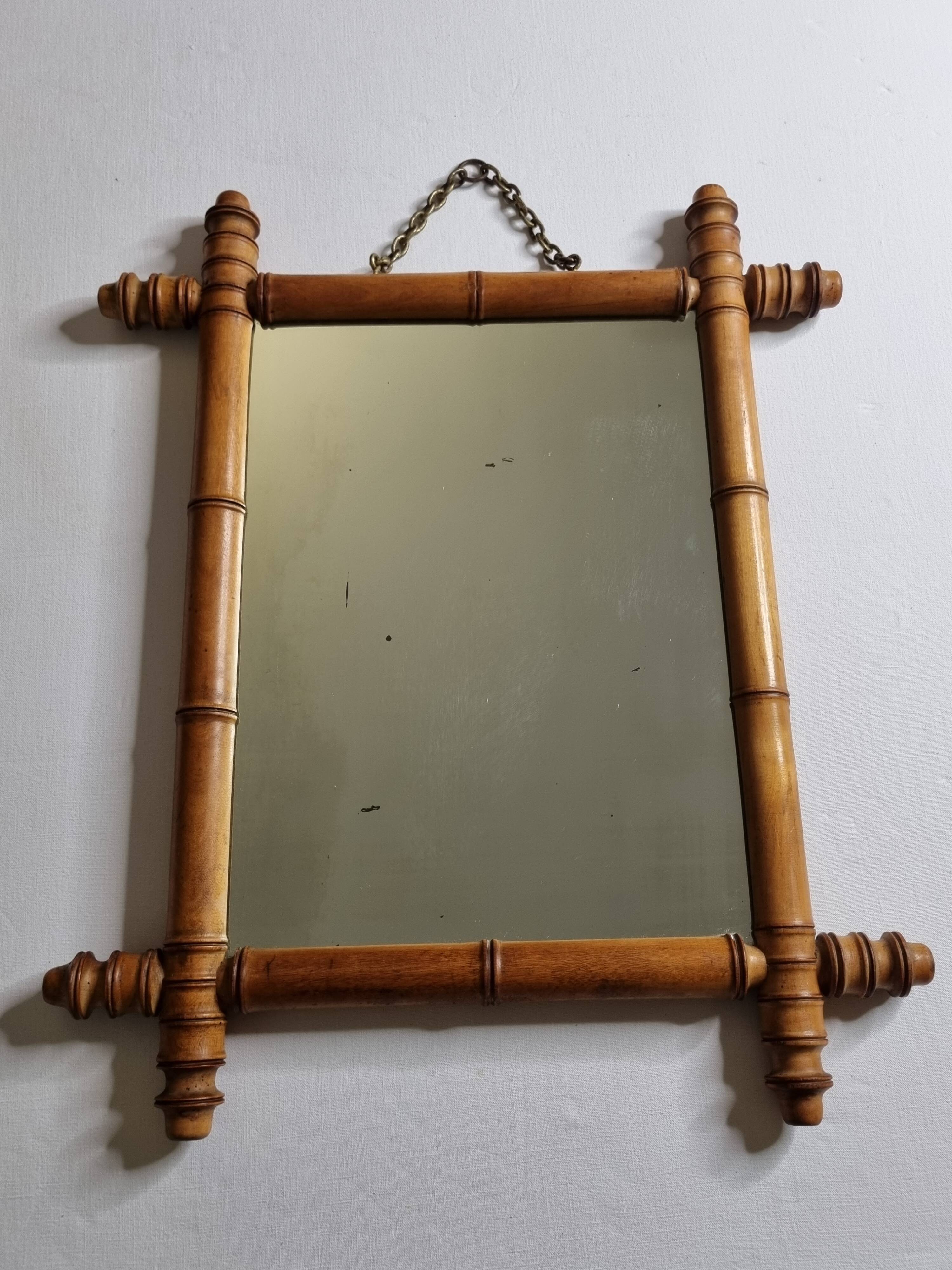 Miroir en bois tourné à l'imitation du bambou, des années 40-50, 42 x 49 cm