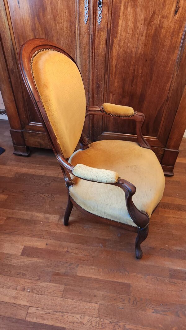 Fauteuil ancien cabriolet style Louis Philippe Médaillon