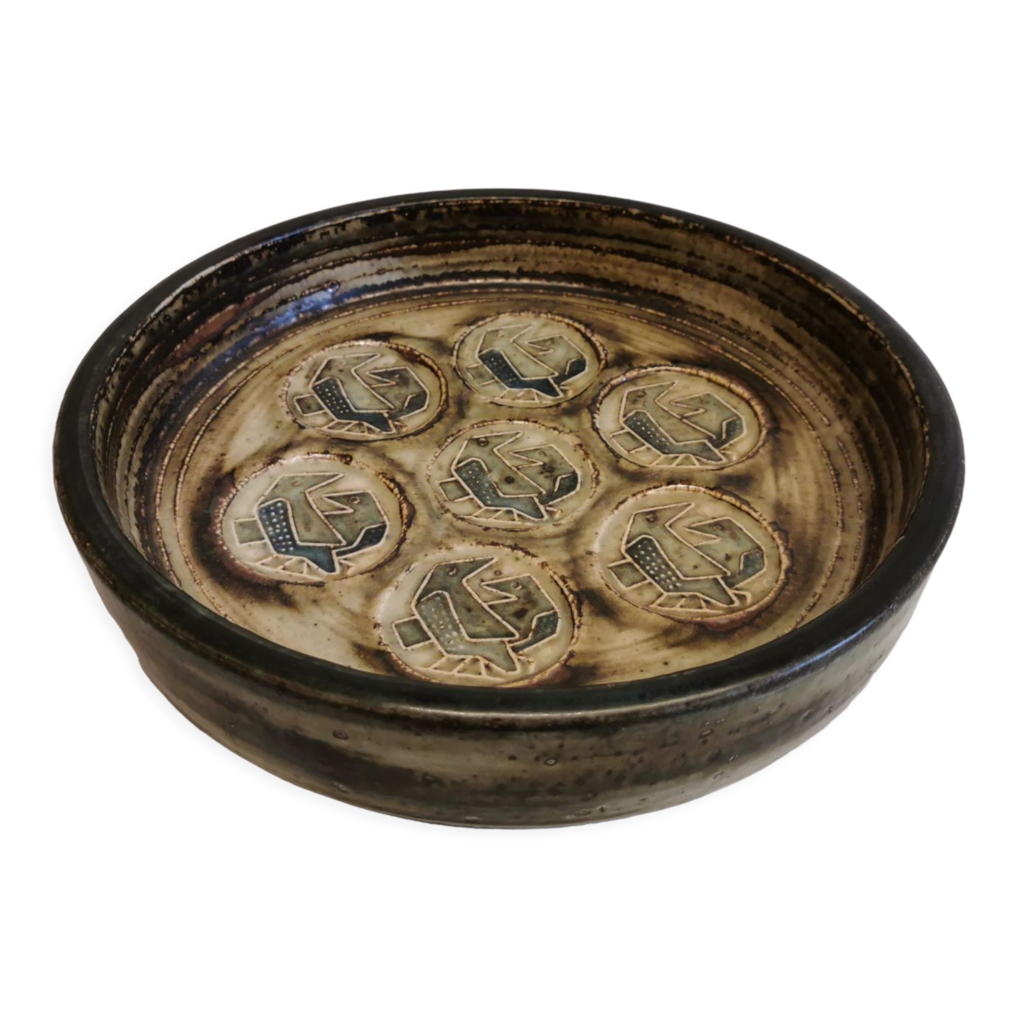Dish in stoneware with  model 21936, by Jørgen Mogensen and manufactured by Royal Copenhagen