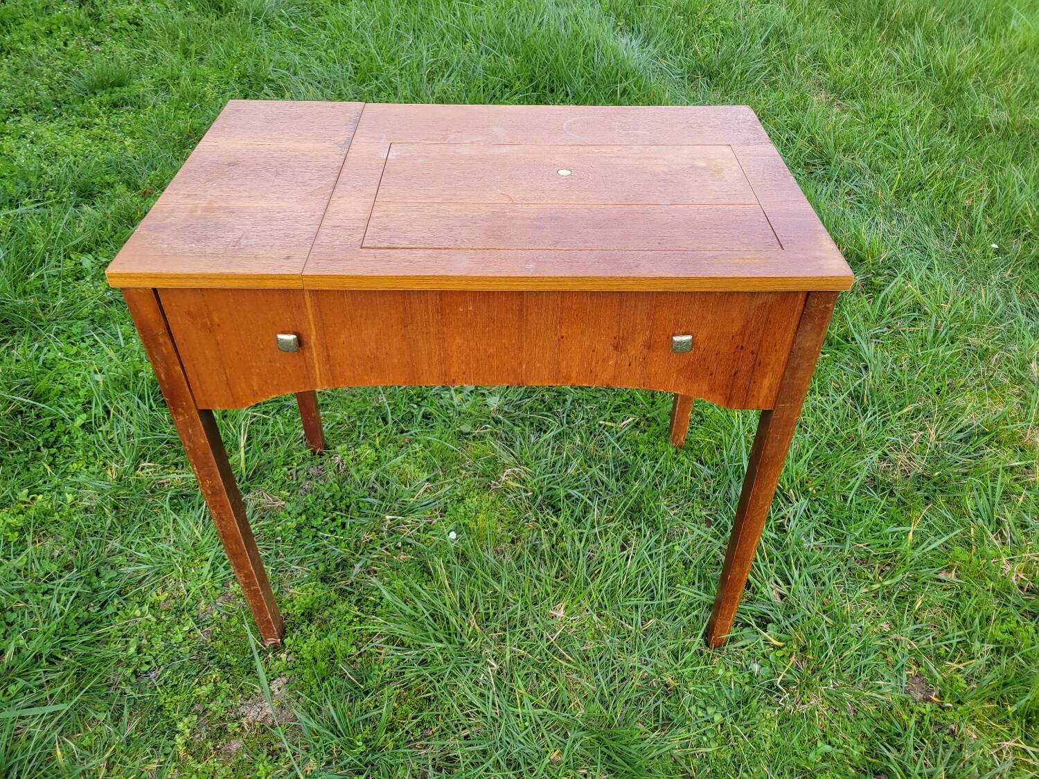 Scandinavian table