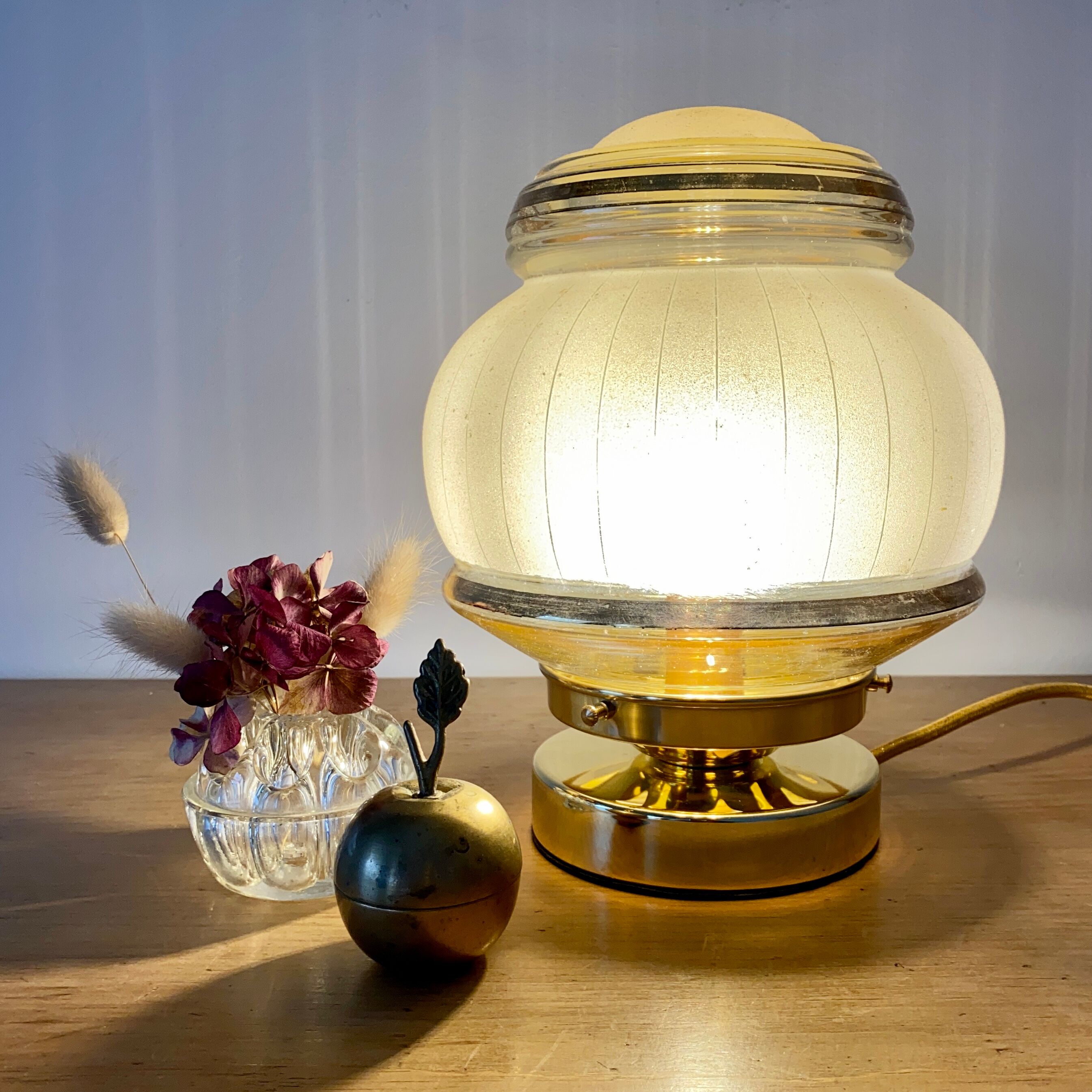Vintage art deco globe table lamp