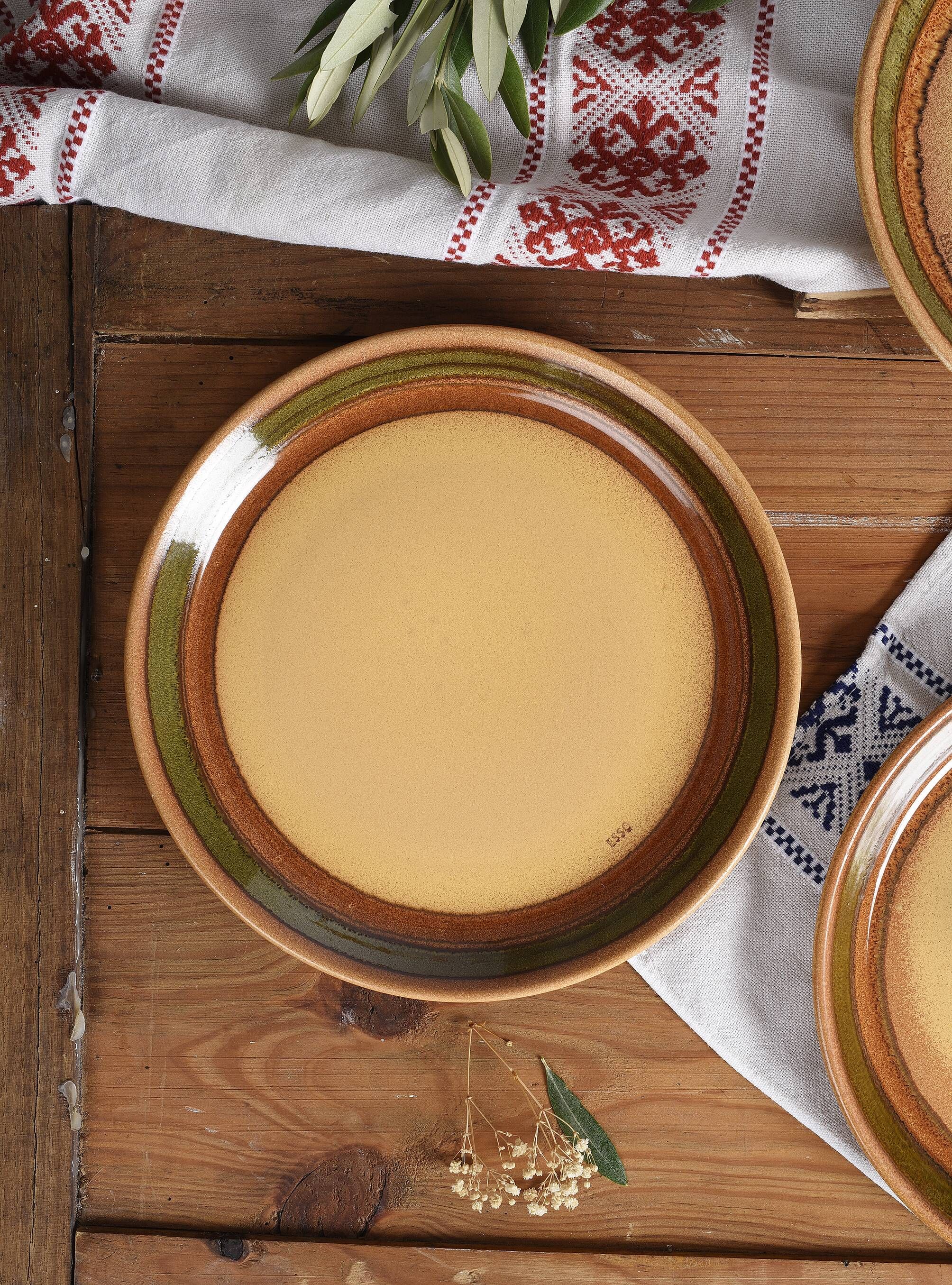 Vintage dinner plates from the 70s, in glazed stoneware, stamped Esso, Set of 6.