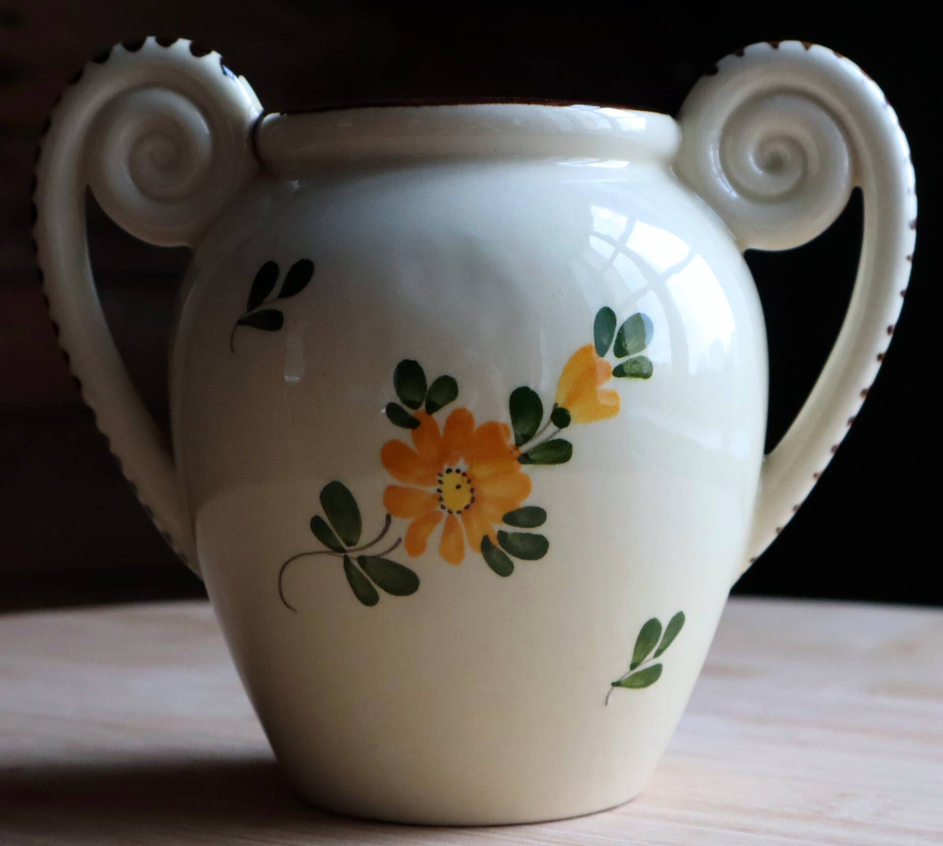 Small double-handled vase in French earthenware – Hand-painted floral decoration