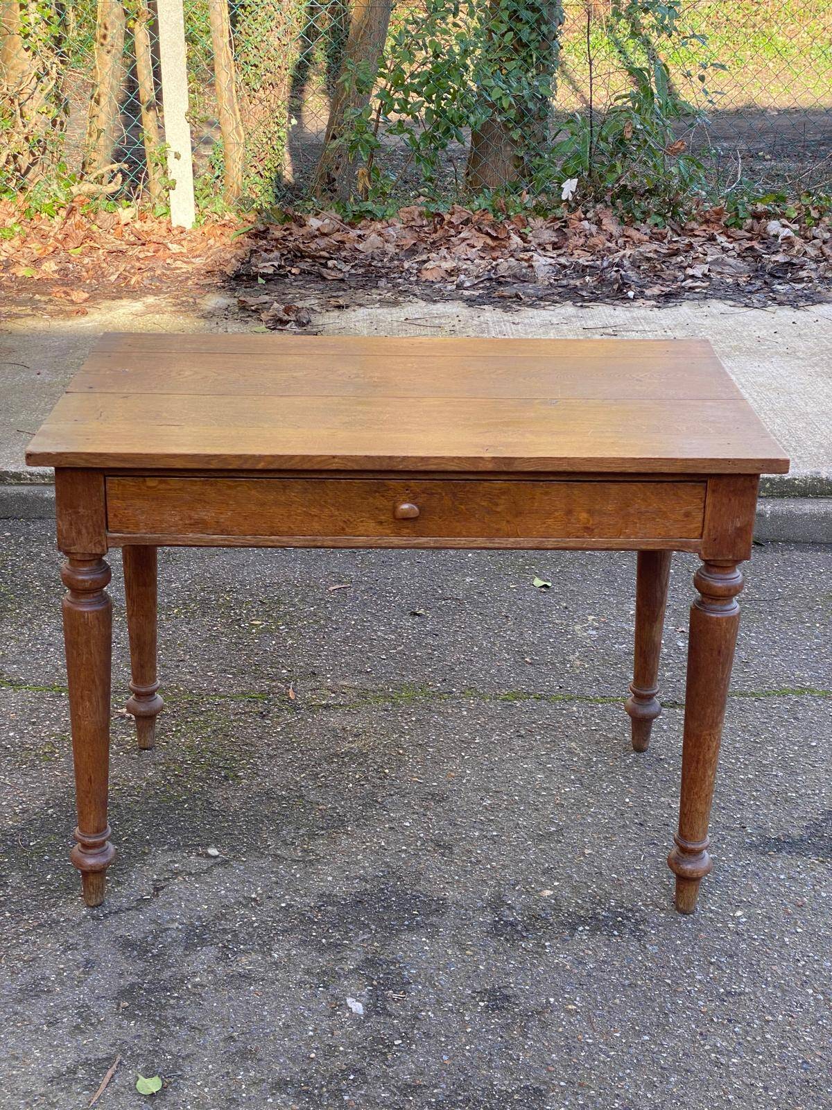 Louis Philippe desk in solid oak from the 19th century.