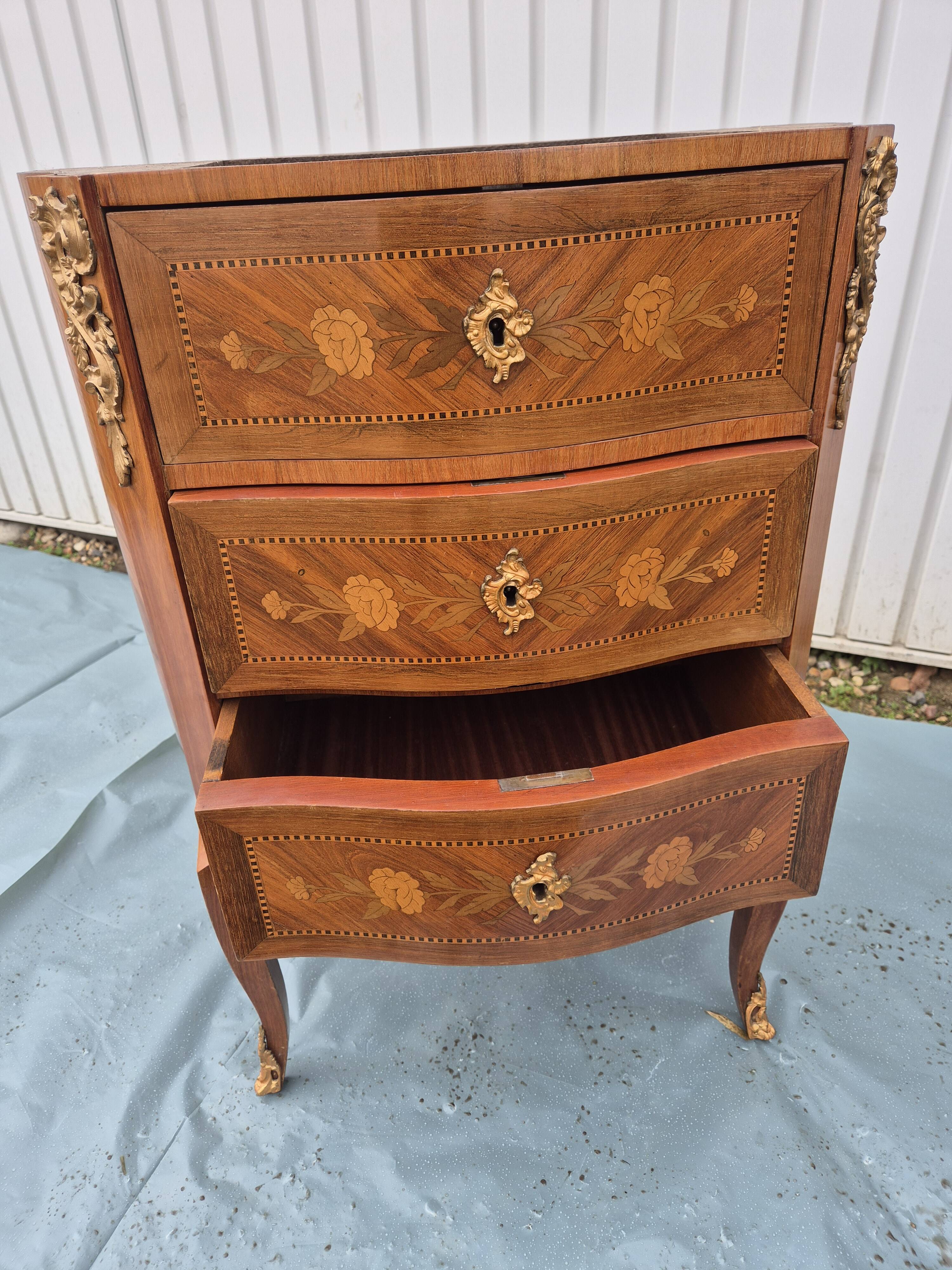 Curved chest of drawers with 3 marquetry drawers and marble top