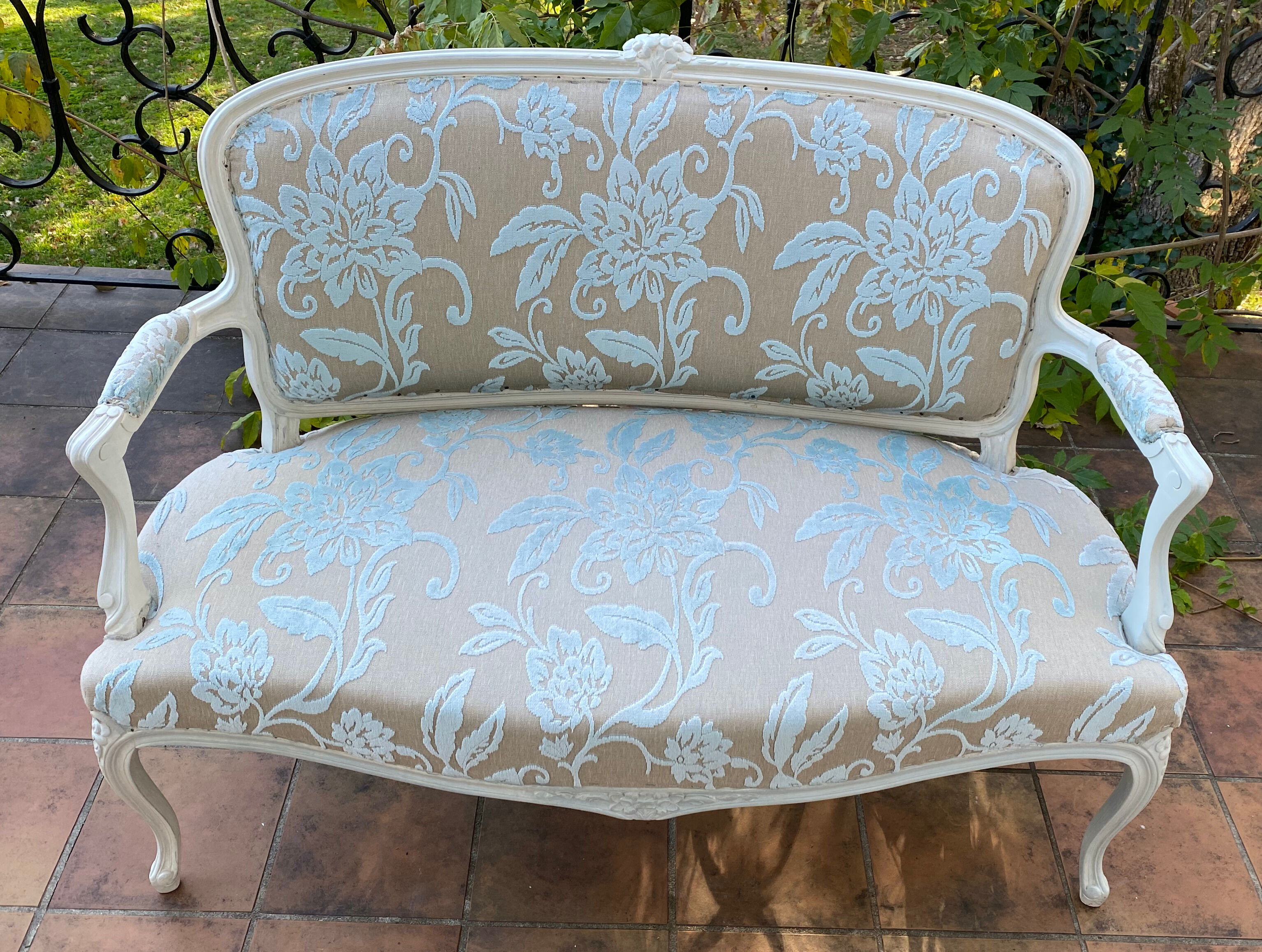 Very Beautiful Sofa Bench