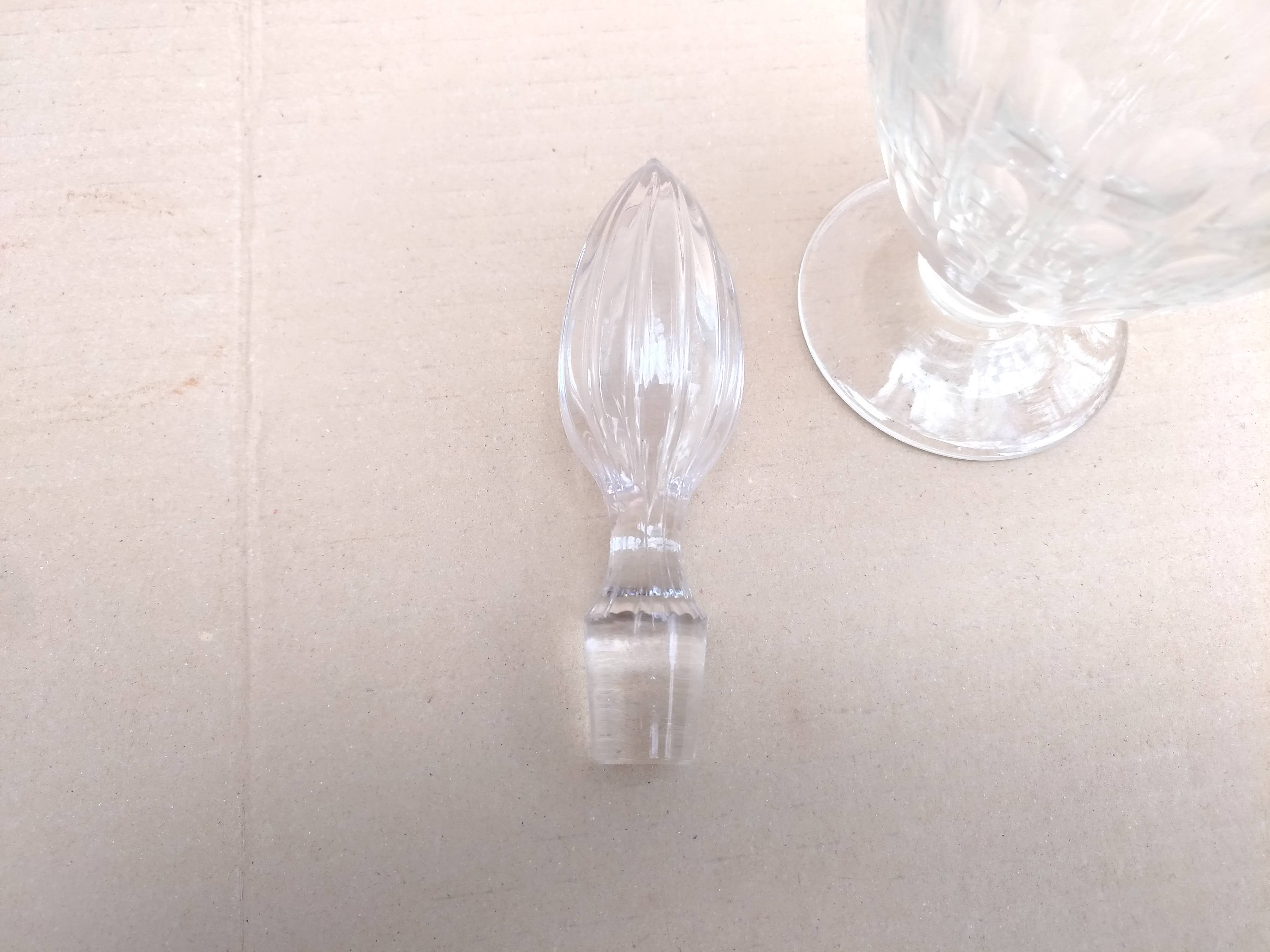 Carafe in chiseled glass