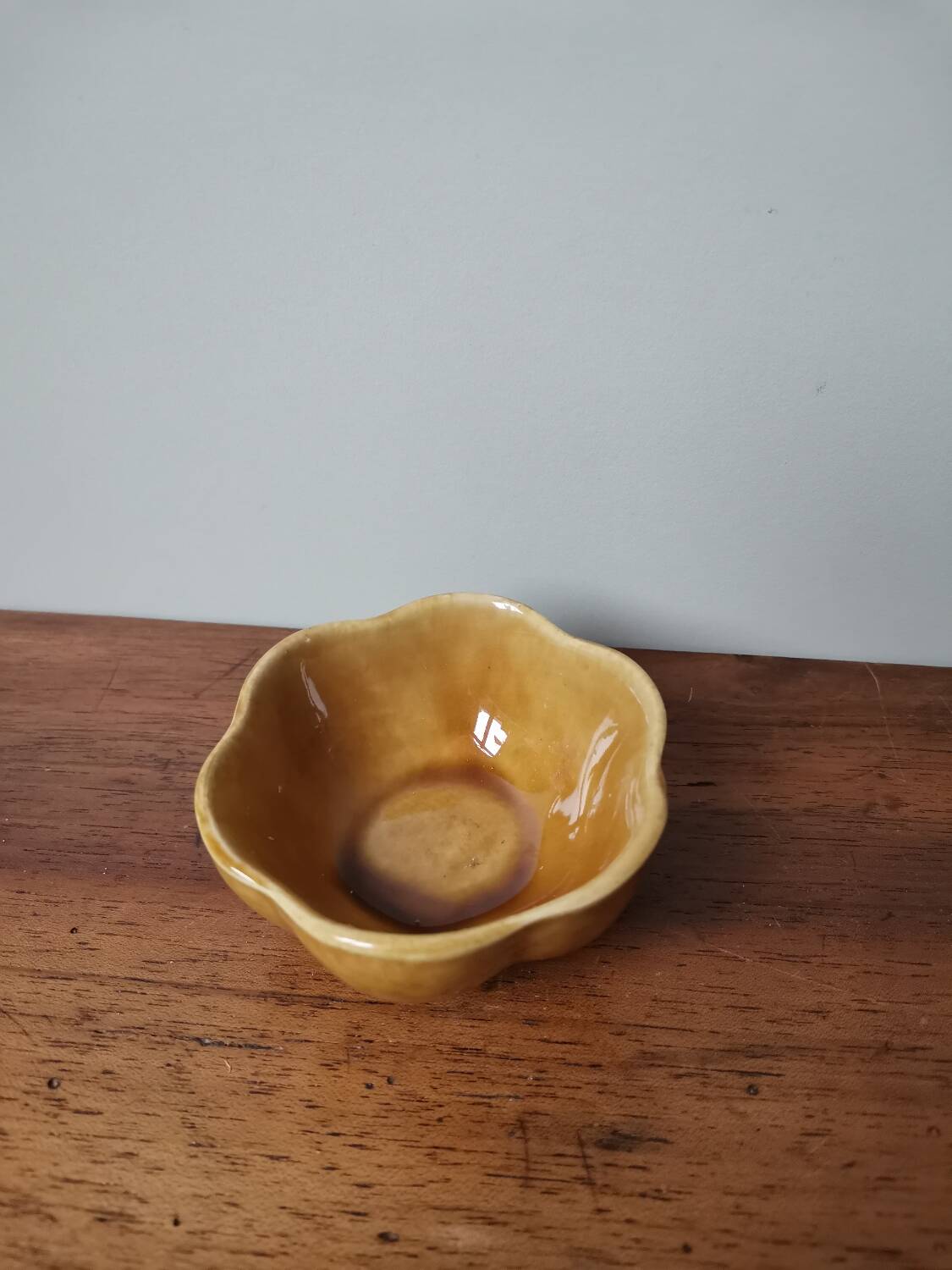 Small bowl in the shape of a vintage enameled ceramic flower