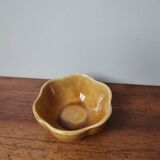 Small bowl in the shape of a vintage enameled ceramic flower