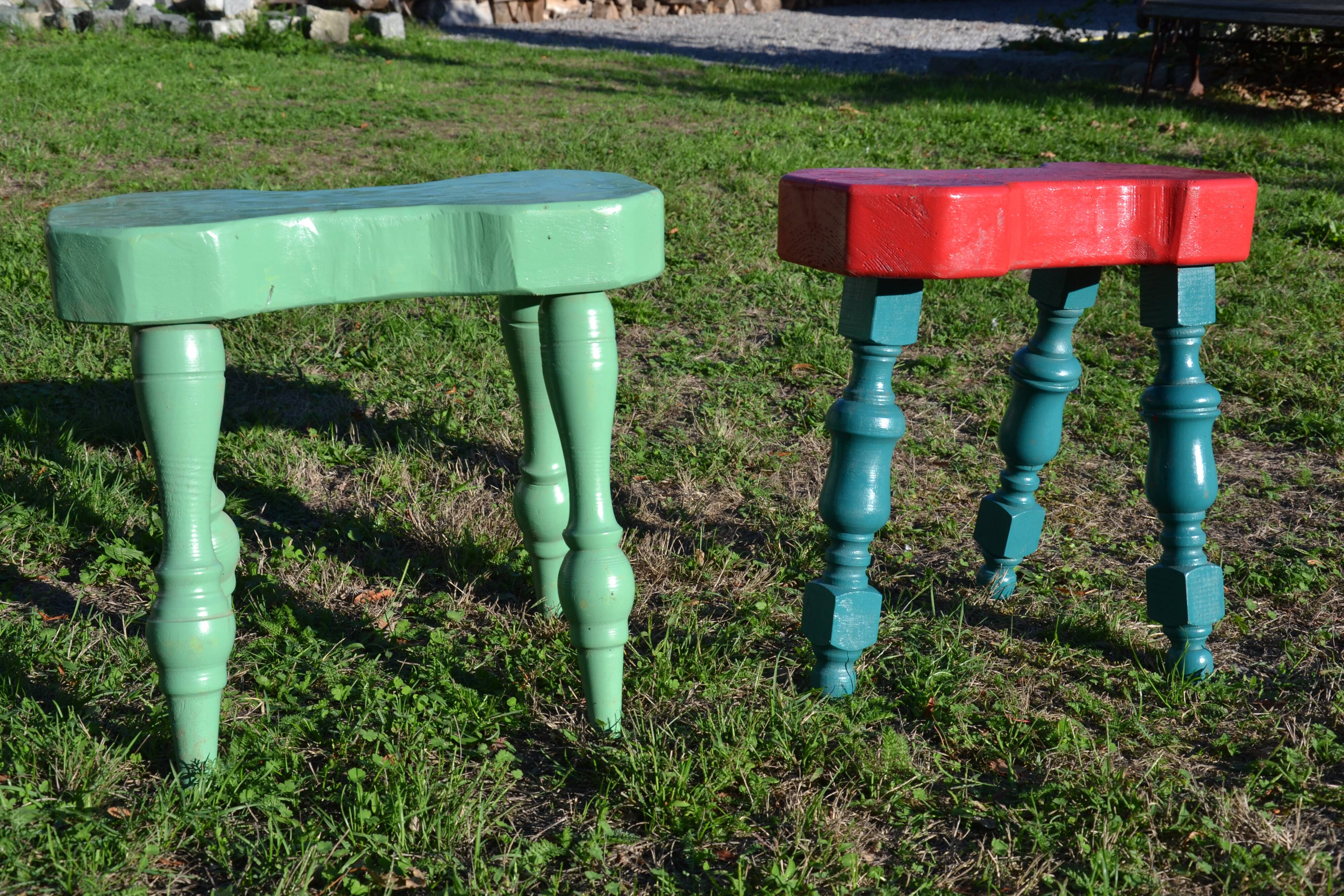 2 anciens tabourets atypiques artisanaux
