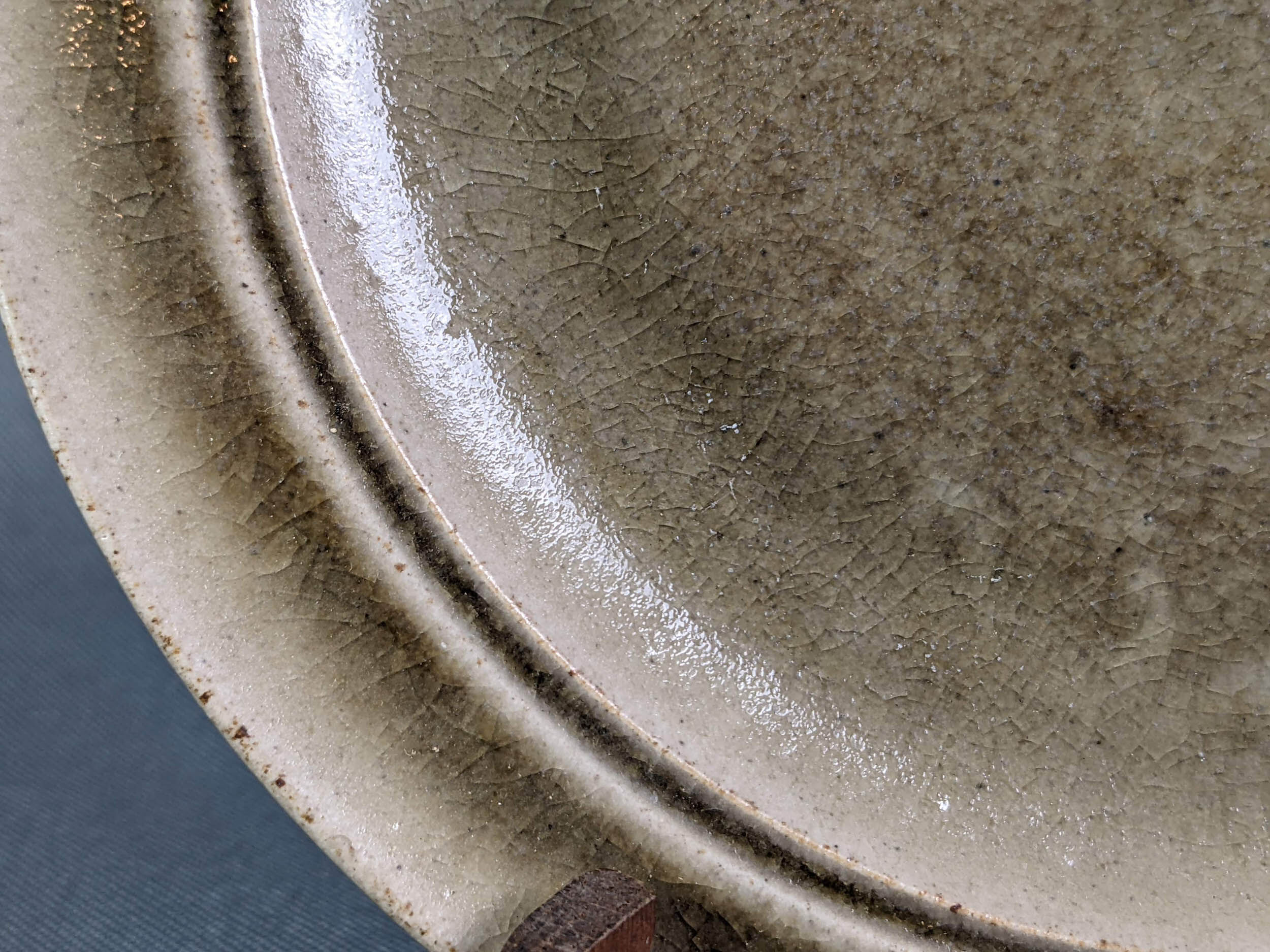 Series of 6 flat plates, blanot stoneware