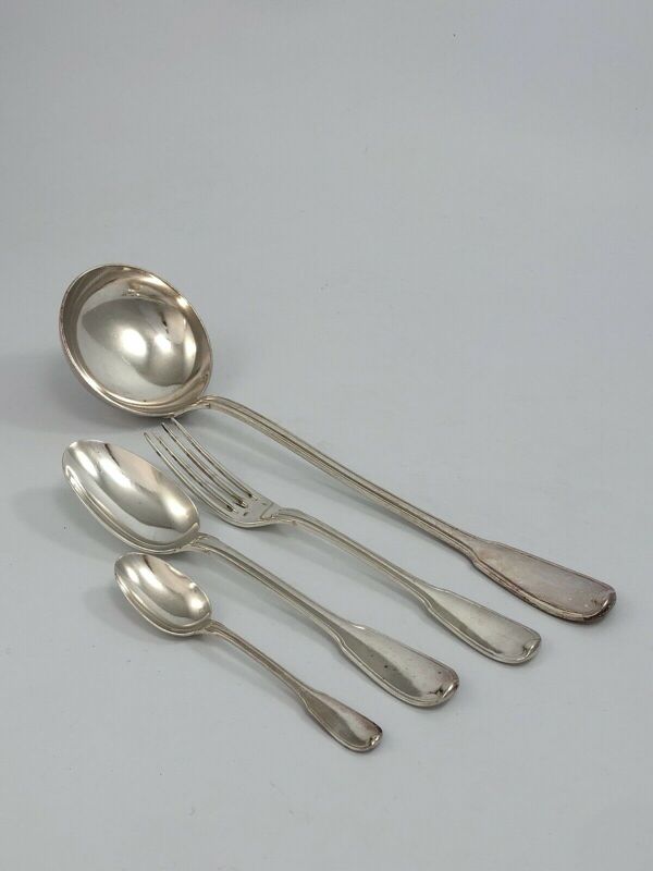 Menagere Ravinet Denfert 34 Pieces metal argente Coquille Uniplat Coffret