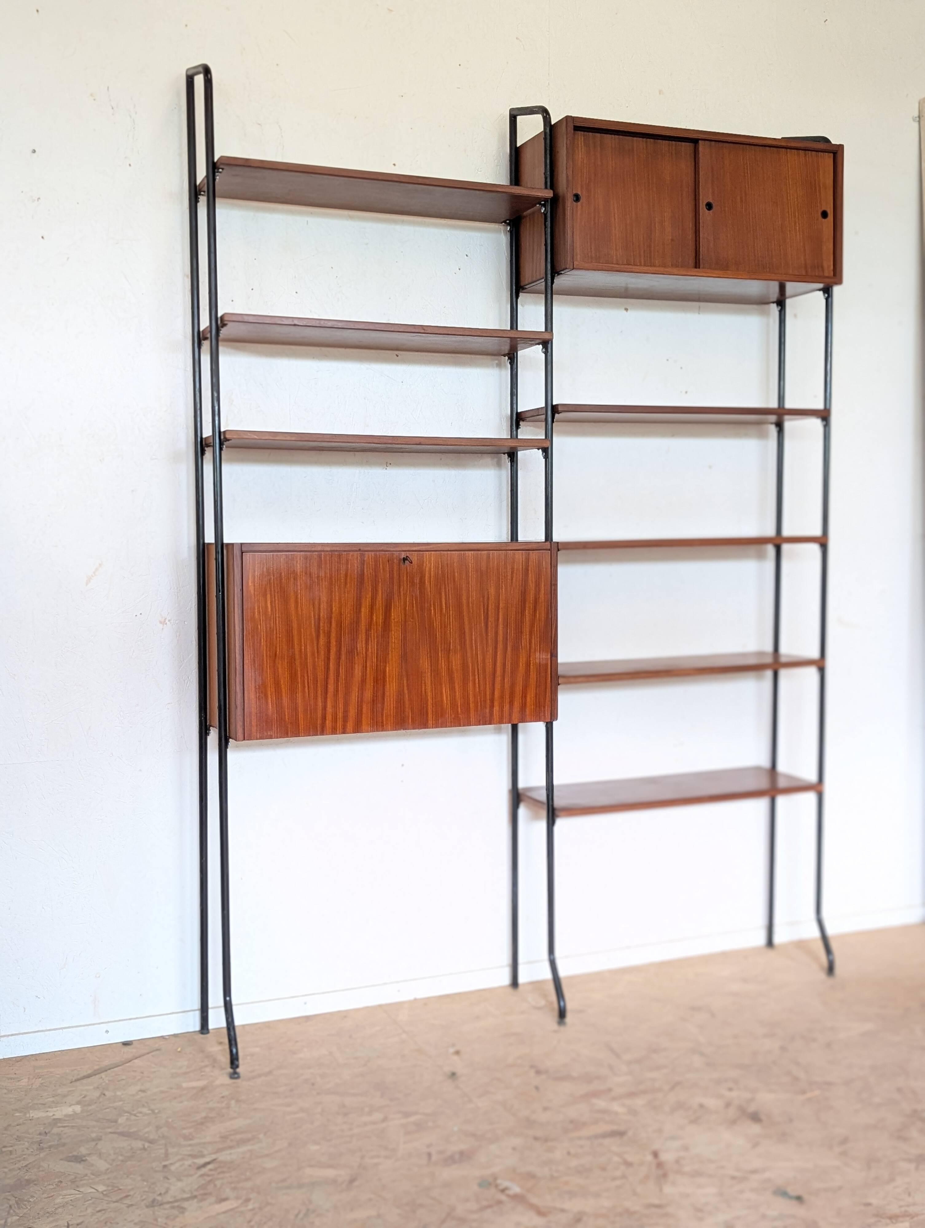Free-standing teak bookshelf, Italy, 1960s