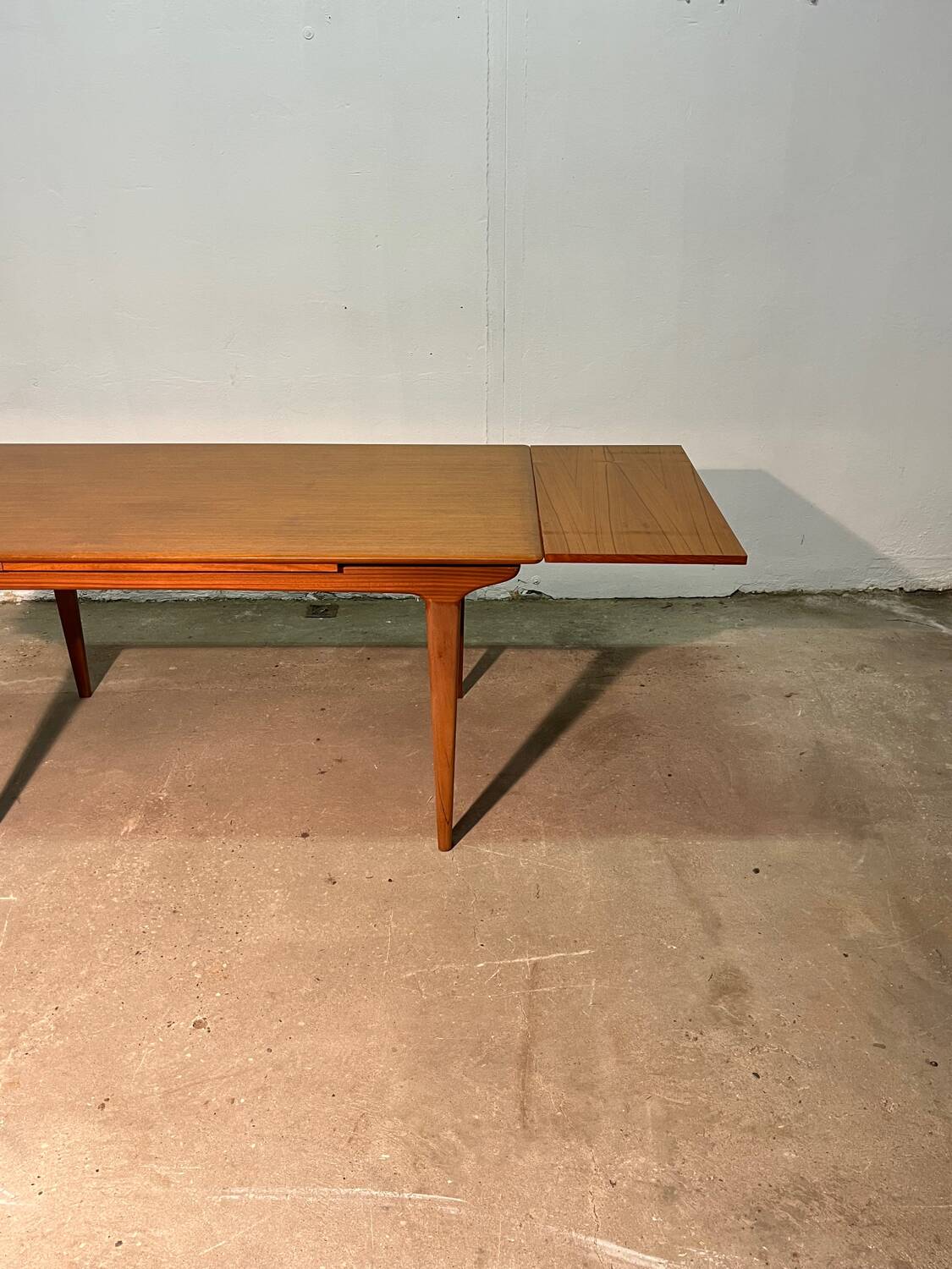 Scandinavian style extendable table