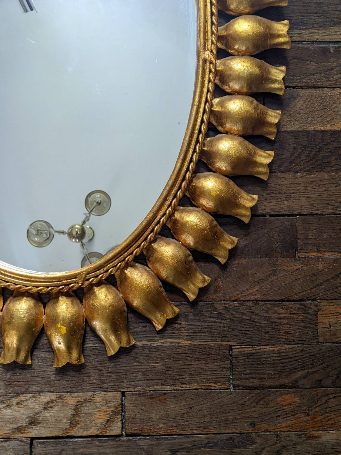 Miroir tulipe en métal doré ovale décoration campagne