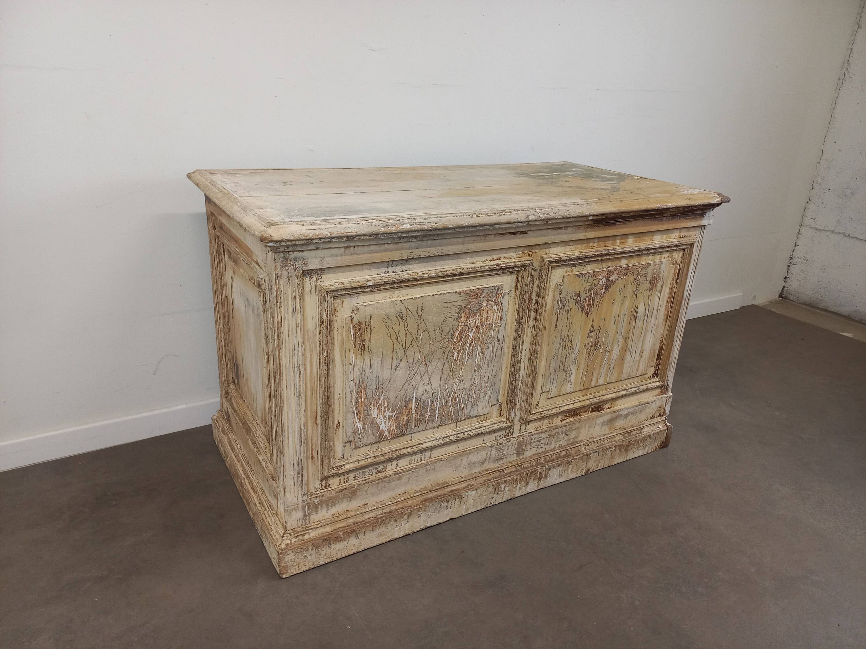 patinated store bank