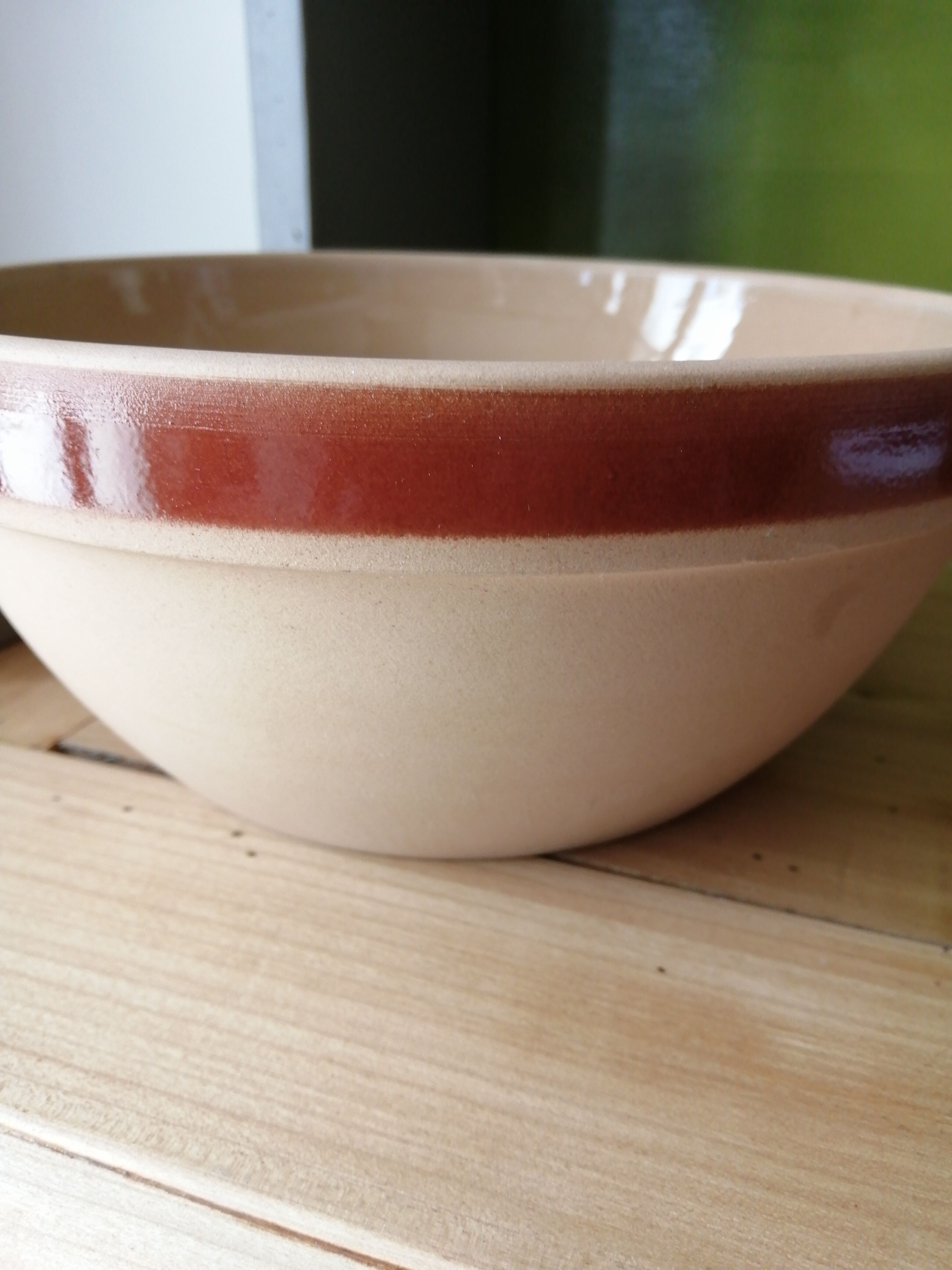 Set of 2 Gien sandstone bowls