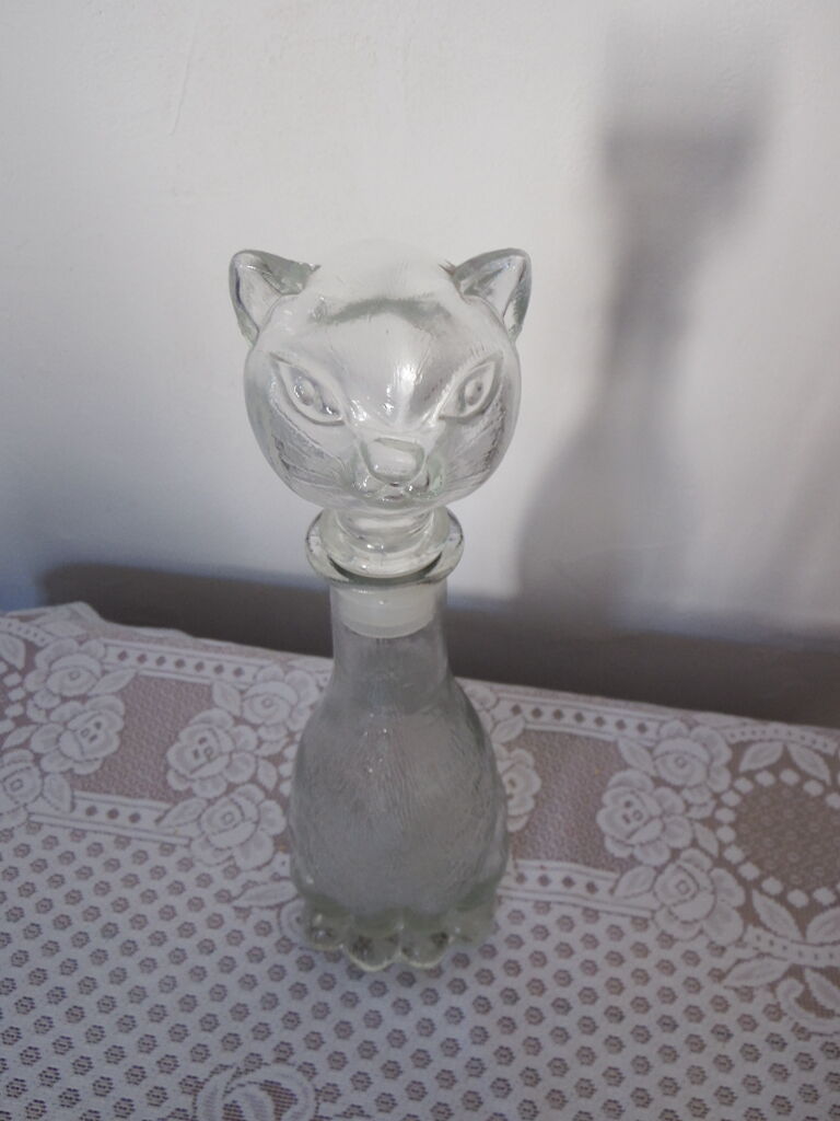 Glass cat shape bottle