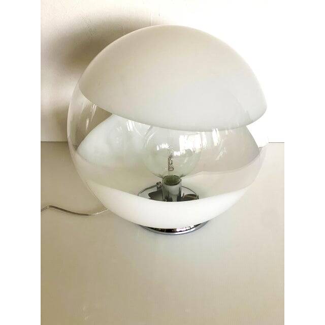 Contemporary scenographic murano white murano glass table lamp in 70's style
