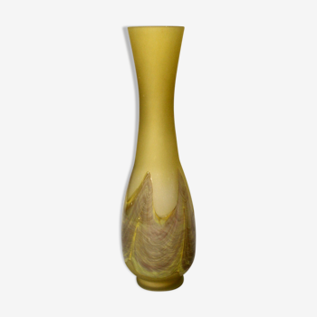 Vase en pâte de verre à long col